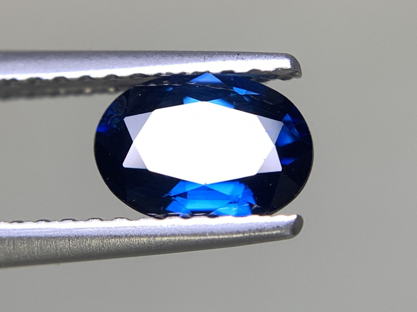サファイア 1.015ct 宝石ソーティング付き  7.0㎜×5.2㎜×3.0㎜   ルース（ 裸石 ） 2297Y
