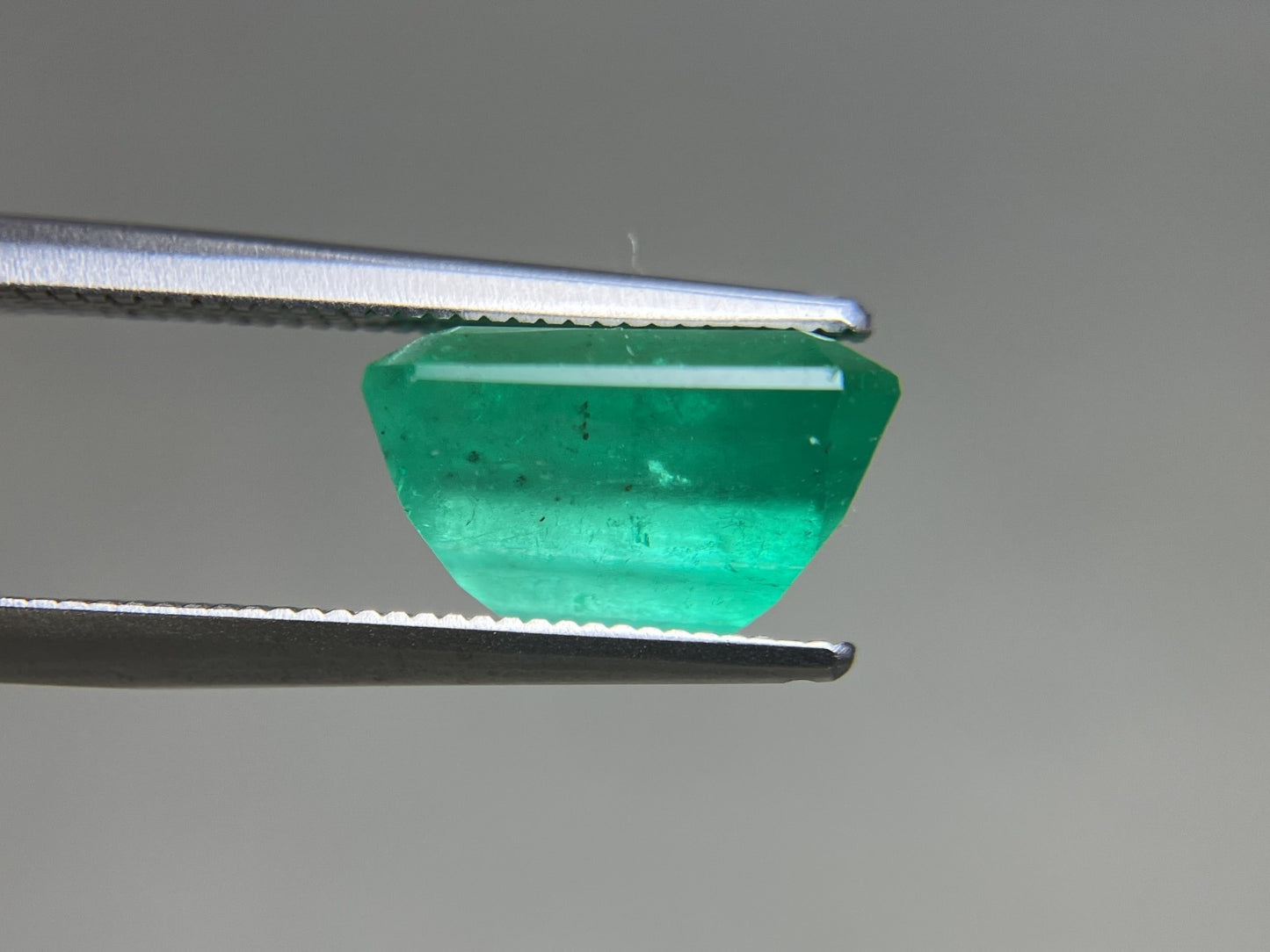 エメラルド 天然 4.597ct 中央宝石ソーティング付き 11.14㎜×8.80㎜×6.61㎜ ルース（ 裸石 ） 6532YY