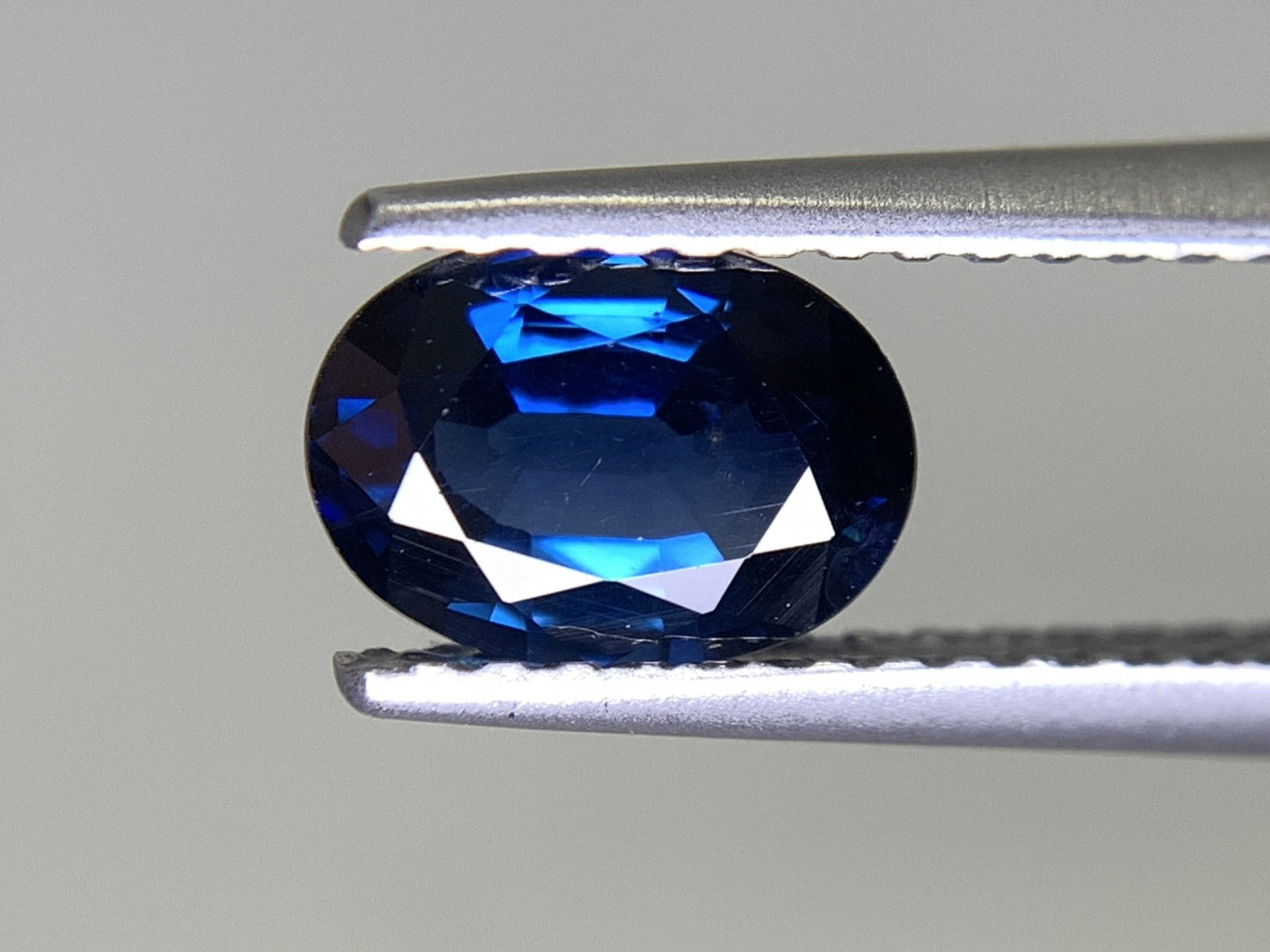 サファイア 1.015ct 宝石ソーティング付き  7.0㎜×5.2㎜×3.0㎜   ルース（ 裸石 ） 2297Y