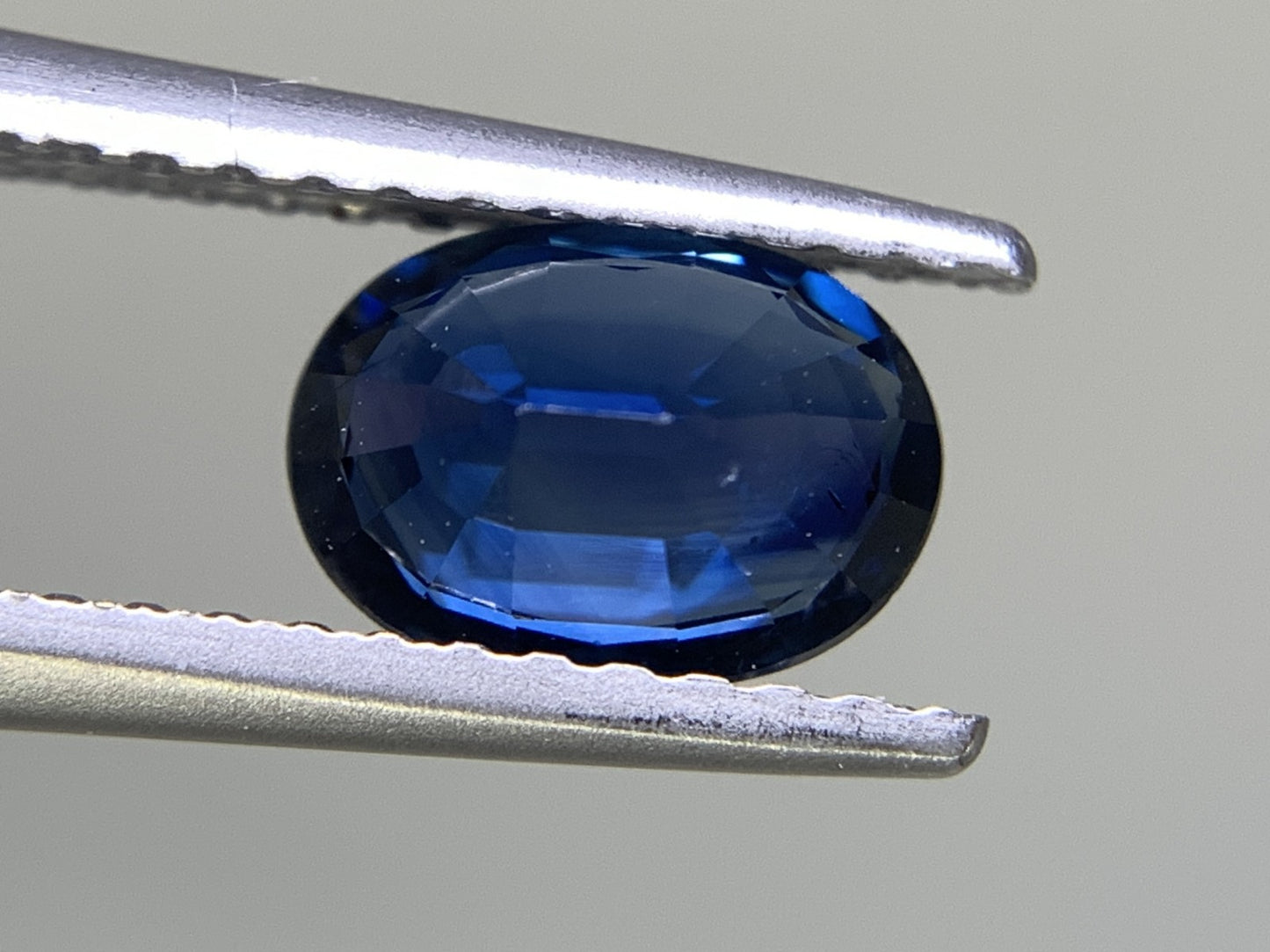 サファイア 1.015ct 宝石ソーティング付き  7.0㎜×5.2㎜×3.0㎜   ルース（ 裸石 ） 2297Y