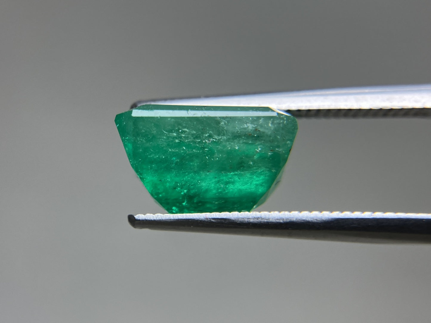 エメラルド 天然 4.597ct 中央宝石ソーティング付き 11.14㎜×8.80㎜×6.61㎜ ルース（ 裸石 ） 6532YY