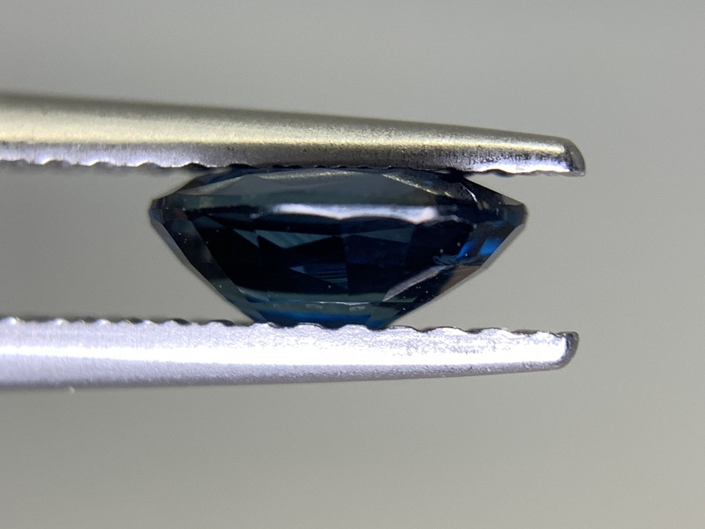サファイア 1.015ct 宝石ソーティング付き  7.0㎜×5.2㎜×3.0㎜   ルース（ 裸石 ） 2297Y