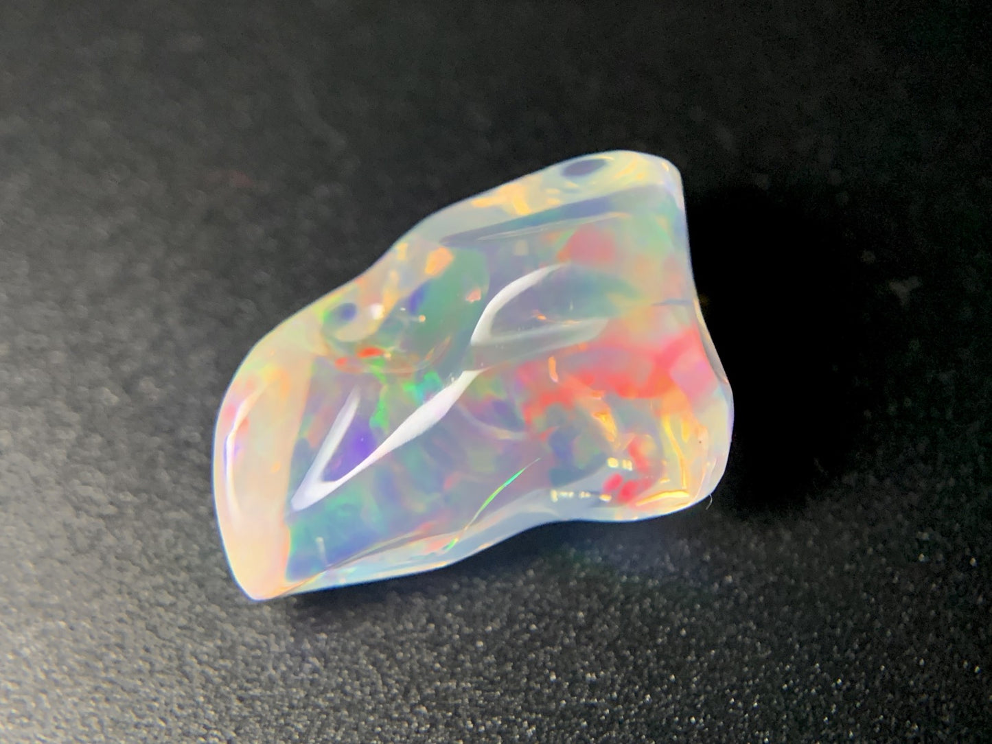 オパール　7.623ct　宝石ソーティング付き　 縦16.0㎜×横11.2㎜×高さ8.8㎜　 ルース（ 裸石 ）　 1520Y