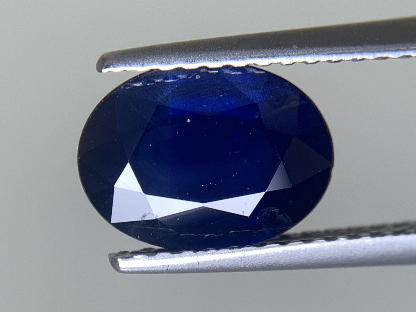 サファイア 天然  1.957ct  中央宝石ソーティング付き  9.10㎜×6.83㎜×3.49㎜  ルース（ 裸石 ） 5456Y