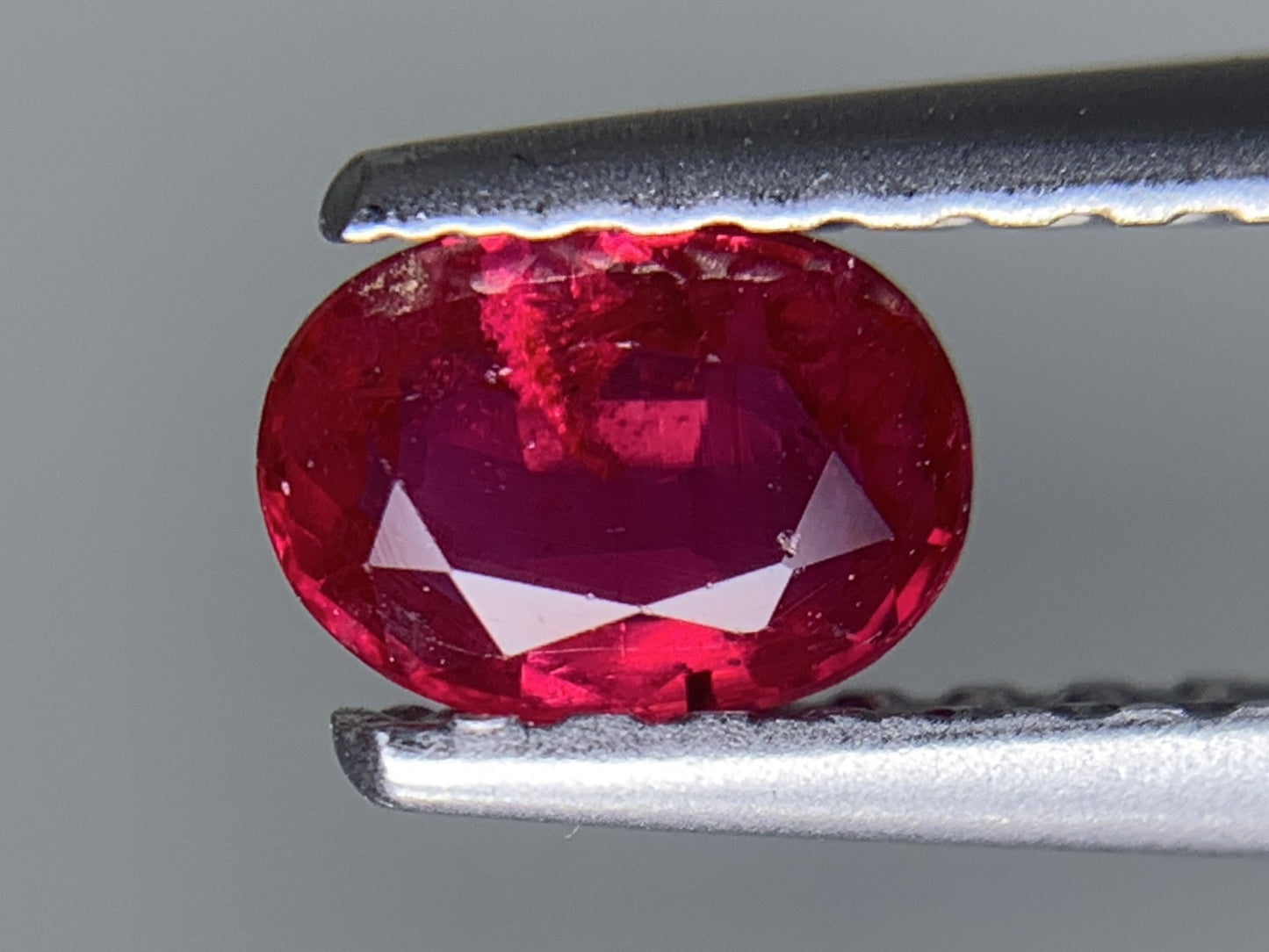 ルビー 天然 0.391ct 宝石ソーティング付き 5.1㎜×3.6㎜×2.0㎜ ルース（ 裸石 ） 7613Y