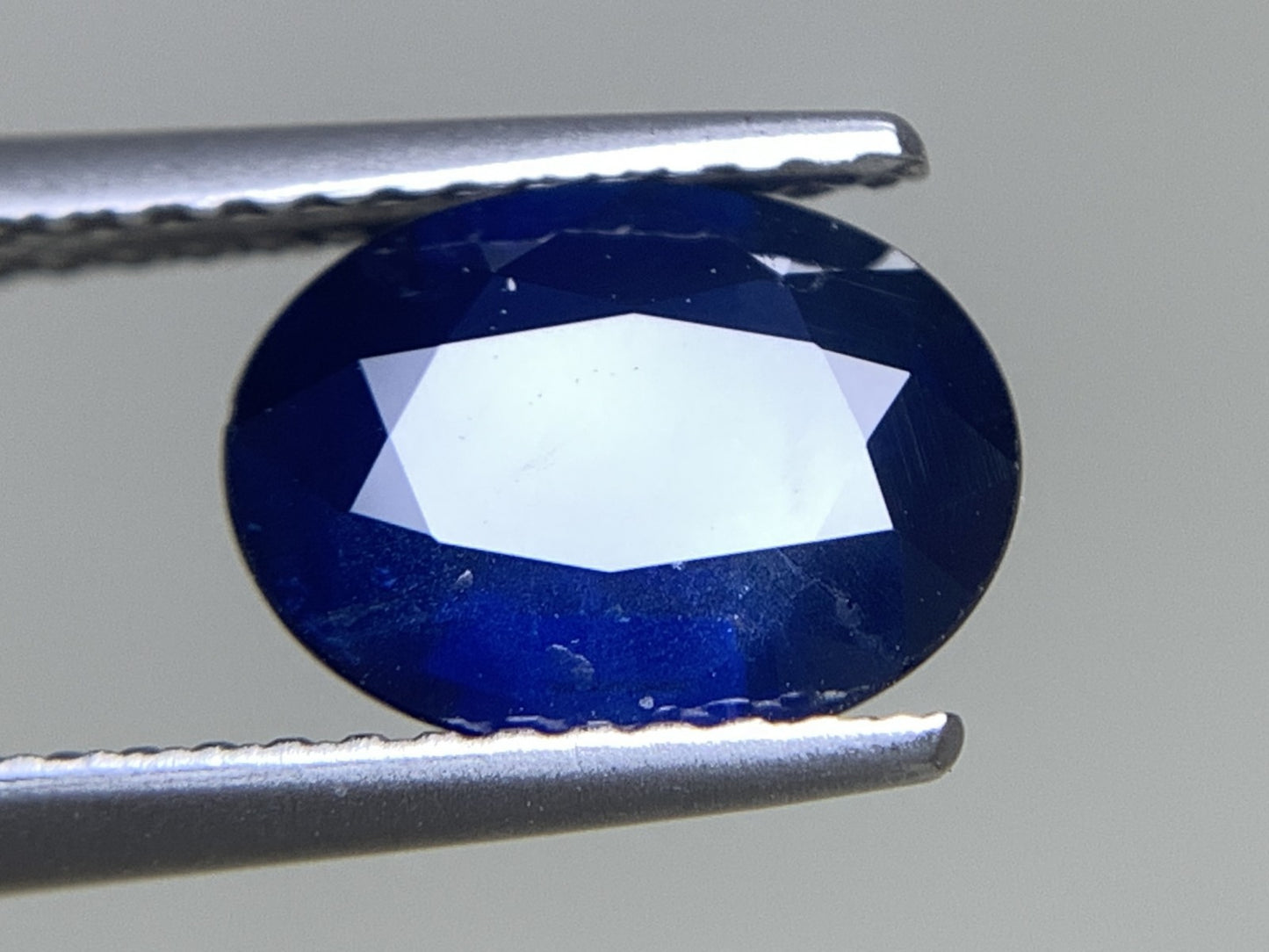サファイア 天然  1.957ct  中央宝石ソーティング付き  9.10㎜×6.83㎜×3.49㎜  ルース（ 裸石 ） 5456Y