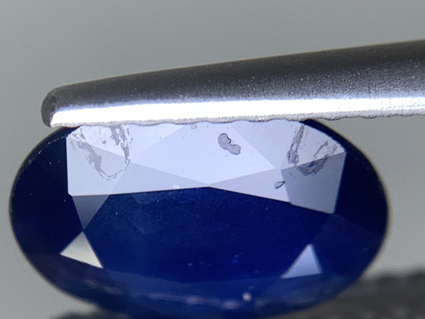 サファイア 天然  1.957ct  中央宝石ソーティング付き  9.10㎜×6.83㎜×3.49㎜  ルース（ 裸石 ） 5456Y
