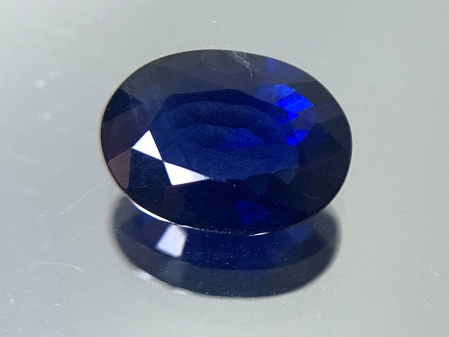 サファイア 1.228ct 宝石ソーティング付き  7.9㎜×5.9㎜×2.5㎜   ルース（ 裸石 ） 2298Y
