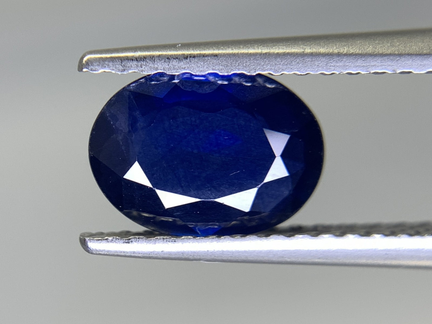 サファイア 1.228ct 宝石ソーティング付き  7.9㎜×5.9㎜×2.5㎜   ルース（ 裸石 ） 2298Y