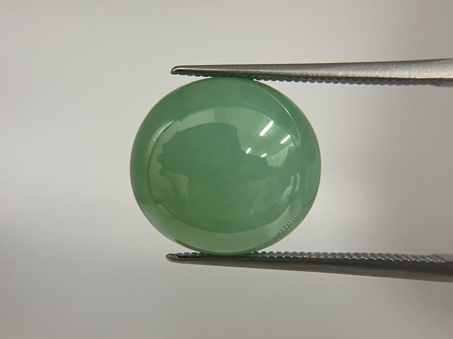 ヒスイ　翡翠 天然　15.303ct 宝石ソーティング付き 14.9㎜×13.9㎜×8.2㎜ ルース（ 裸石 ） 4039S