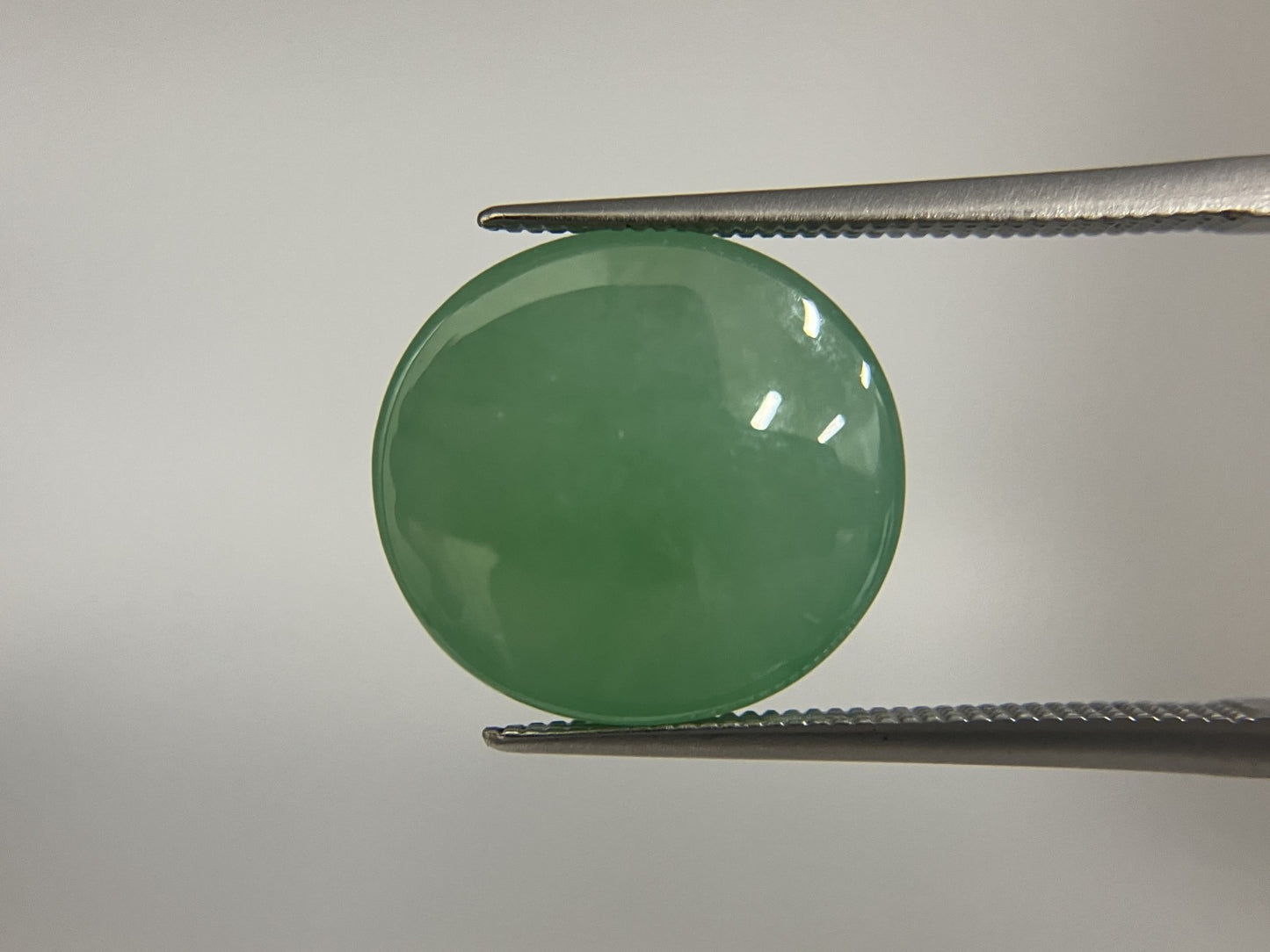 ヒスイ　翡翠 天然　15.303ct 宝石ソーティング付き 14.9㎜×13.9㎜×8.2㎜ ルース（ 裸石 ） 4039S