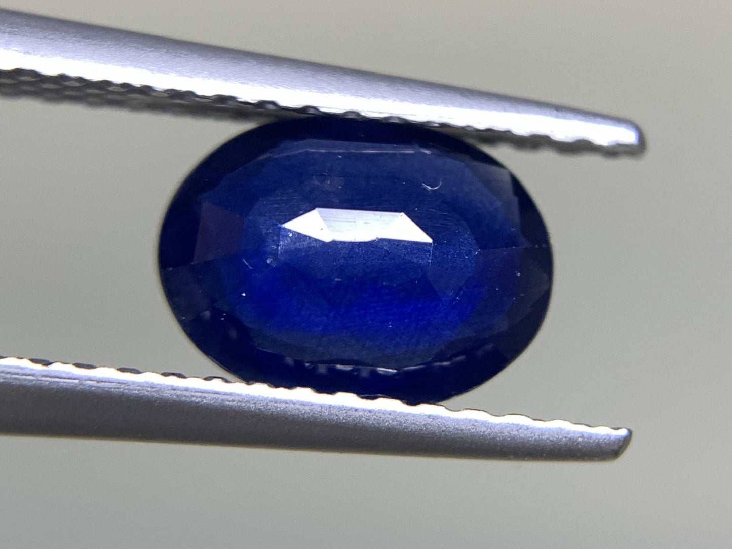 サファイア 1.228ct 宝石ソーティング付き  7.9㎜×5.9㎜×2.5㎜   ルース（ 裸石 ） 2298Y