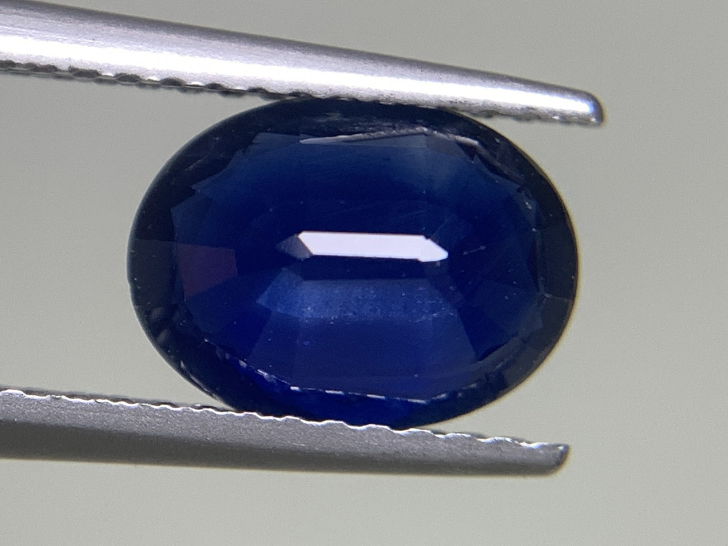 サファイア 天然  1.957ct  中央宝石ソーティング付き  9.10㎜×6.83㎜×3.49㎜  ルース（ 裸石 ） 5456Y