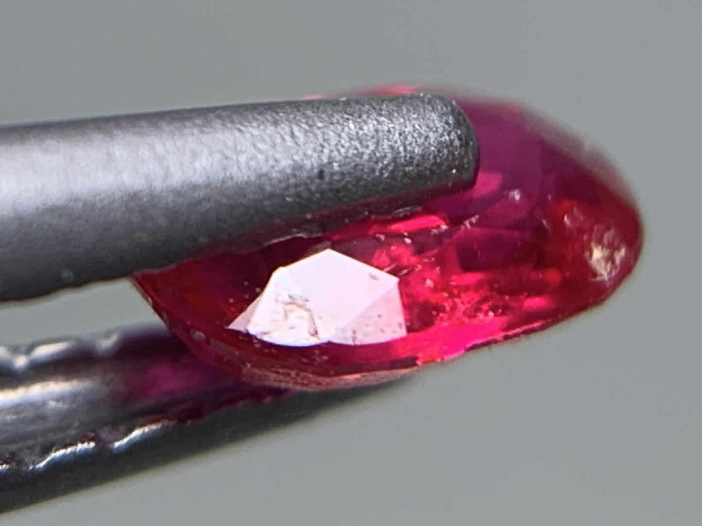 ルビー 天然 0.391ct 宝石ソーティング付き 5.1㎜×3.6㎜×2.0㎜ ルース（ 裸石 ） 7613Y
