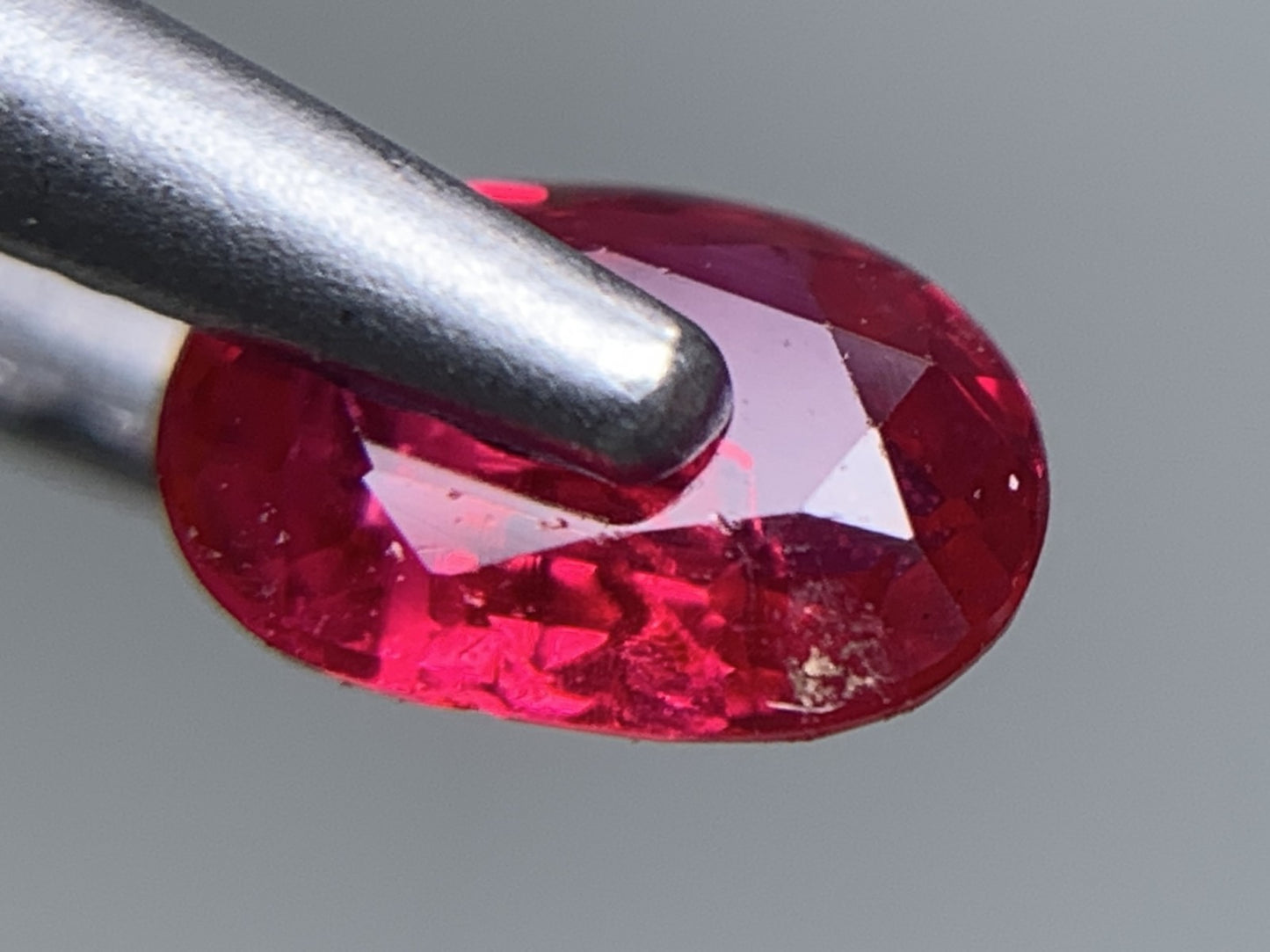 ルビー 天然 0.391ct 宝石ソーティング付き 5.1㎜×3.6㎜×2.0㎜ ルース（ 裸石 ） 7613Y