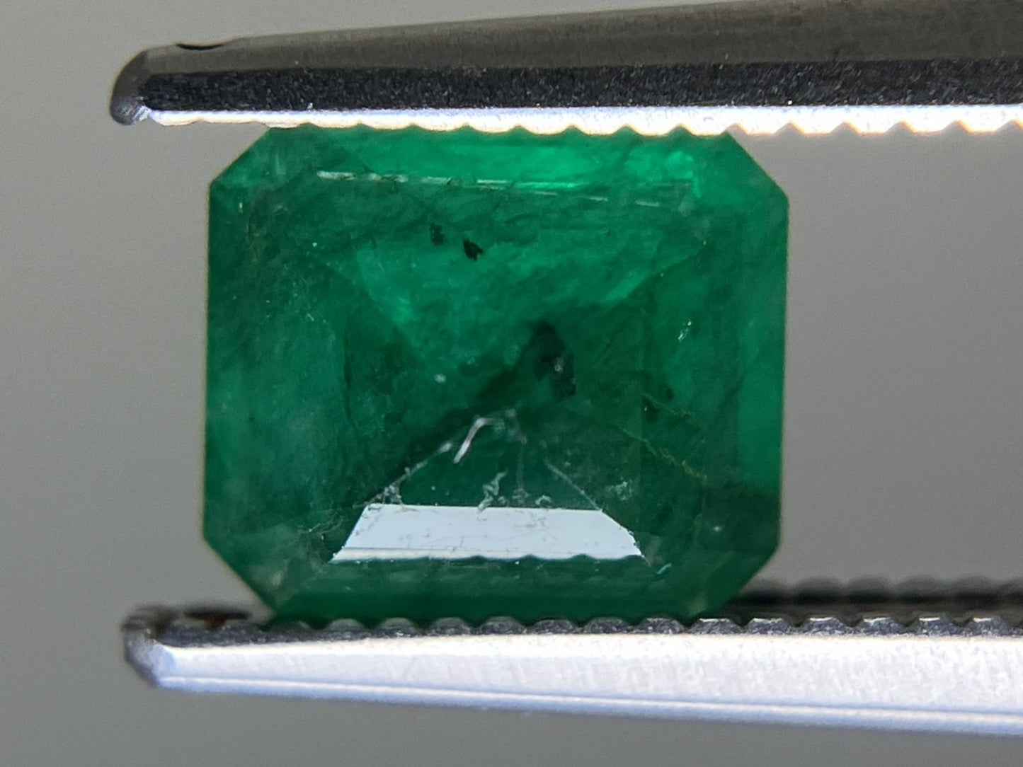 エメラルド 天然 1.039ct 中央宝石ソーティング付き 6.74㎜×5.90㎜×4.01㎜ ルース（ 裸石 ） 6534YY