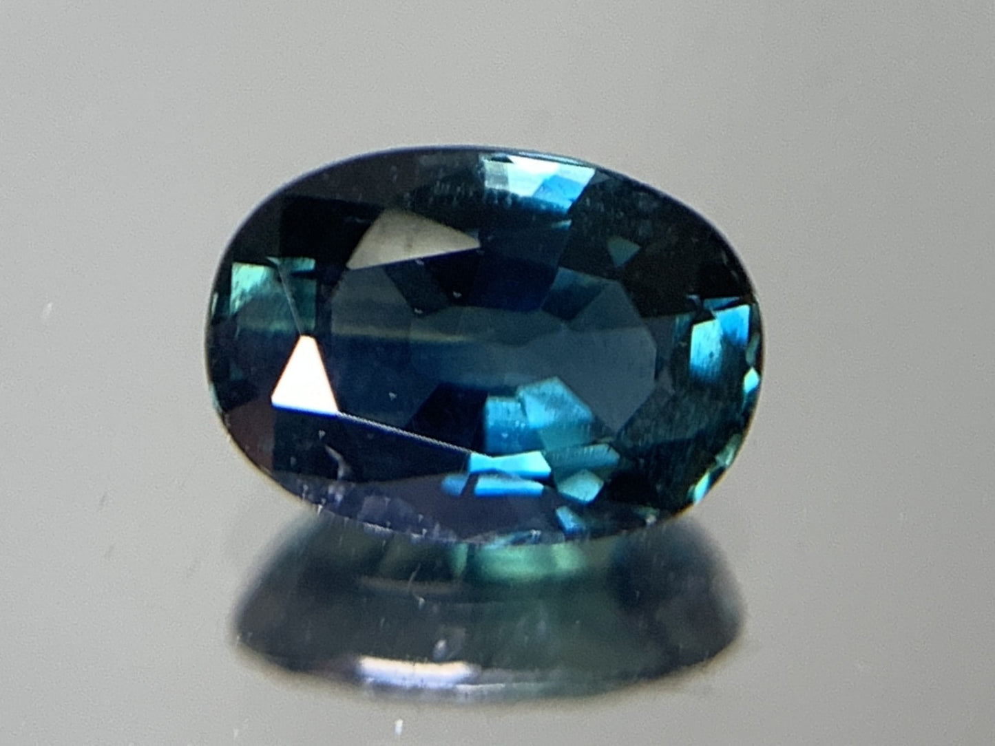 サファイア 1.084ct 宝石ソーティング付き  6.9㎜×5.0㎜×3.1㎜   ルース（ 裸石 ） 2303Y