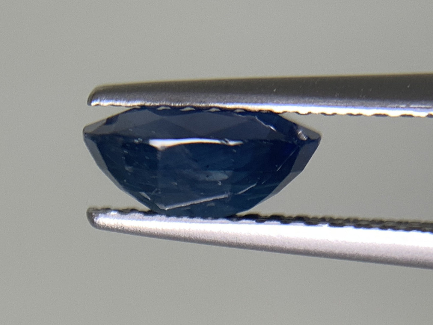 サファイア 天然 1.628ct 中央宝石ソーティング付き 8.12㎜×6.06㎜×3.79㎜ ルース（ 裸石 ） 5324Y