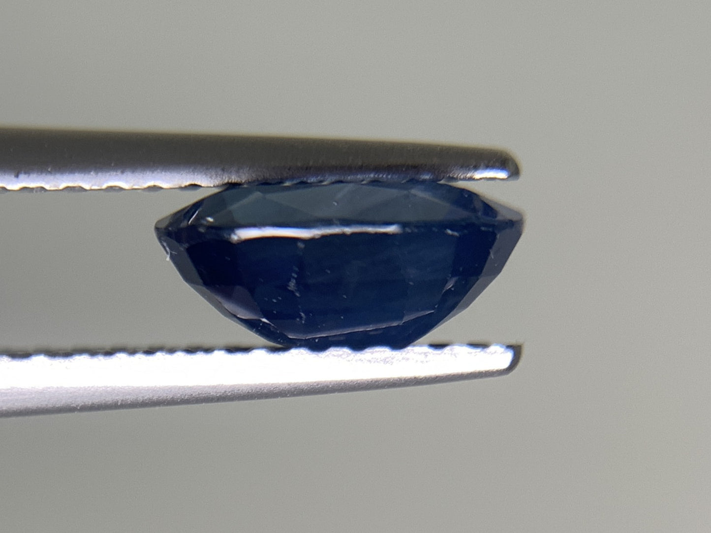 サファイア 天然 1.628ct 中央宝石ソーティング付き 8.12㎜×6.06㎜×3.79㎜ ルース（ 裸石 ） 5324Y