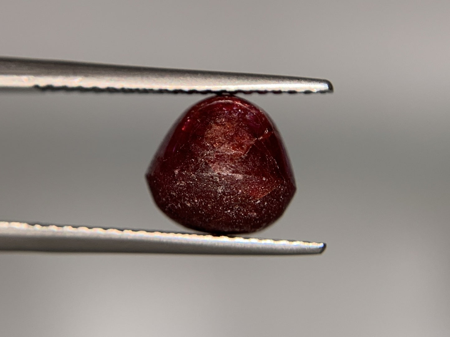 スタールビー 7.925ct 宝石ソーティング付き  11.0㎜×8.8㎜×8.2㎜  ルース（ 裸石 ） 3549Y