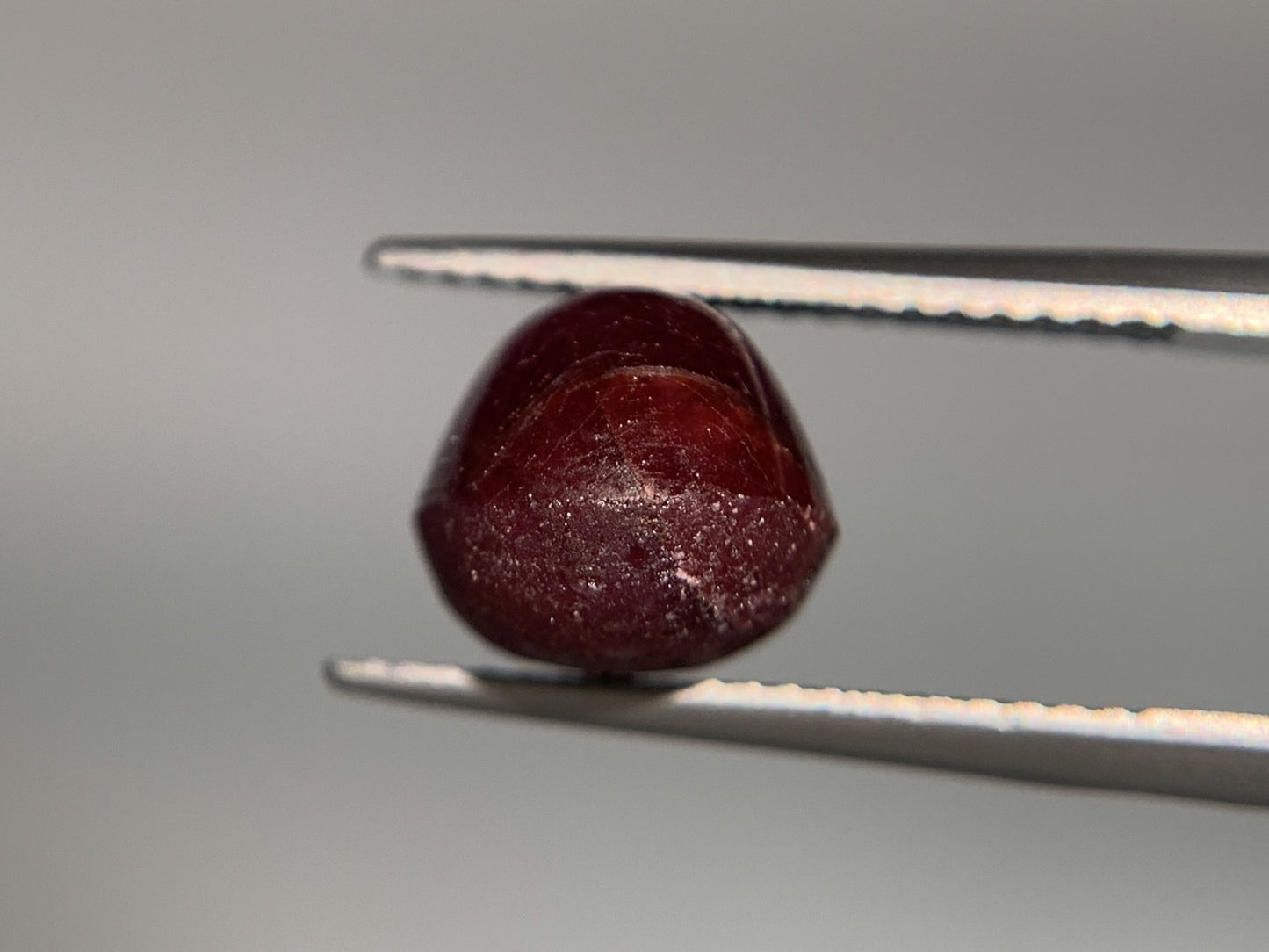 スタールビー 7.925ct 宝石ソーティング付き  11.0㎜×8.8㎜×8.2㎜  ルース（ 裸石 ） 3549Y