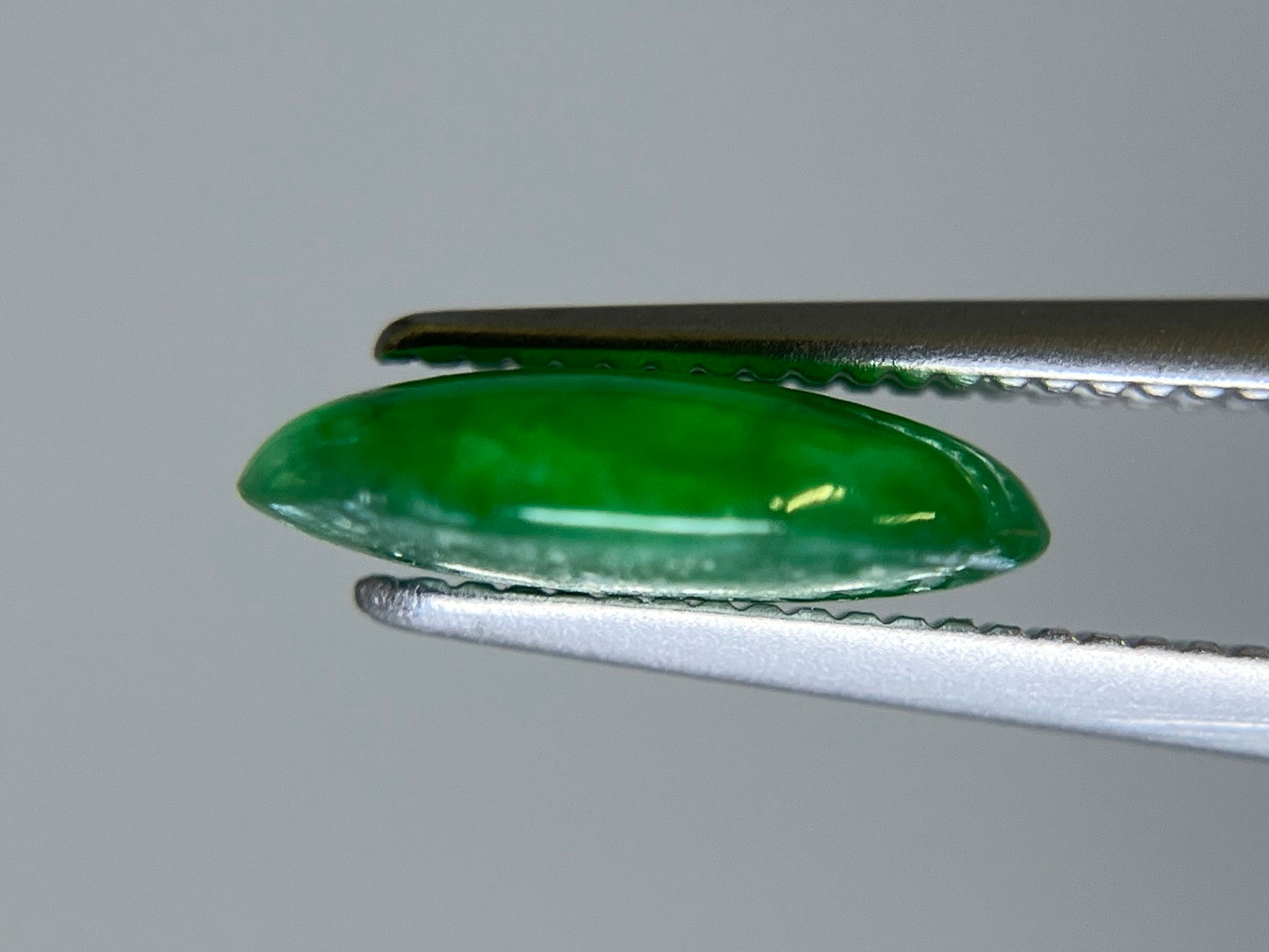 翡翠 1.886ct 宝石ソーティング付き 10.2㎜×7.7㎜×2.7㎜ ルース（ 裸石 ） 4042S