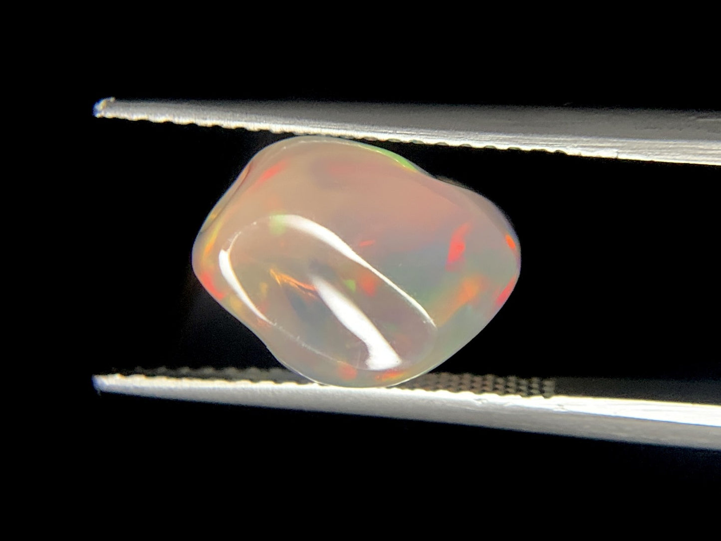 オパール　7.623ct　宝石ソーティング付き　 縦16.0㎜×横11.2㎜×高さ8.8㎜　 ルース（ 裸石 ）　 1520Y