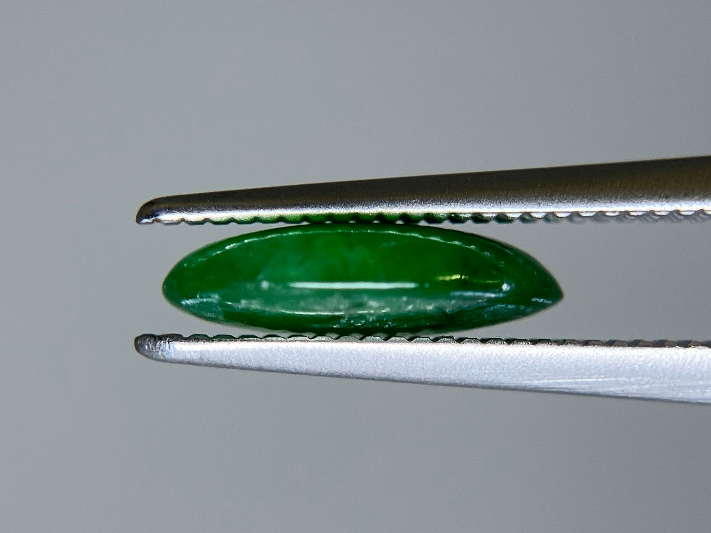 翡翠 1.886ct 宝石ソーティング付き 10.2㎜×7.7㎜×2.7㎜ ルース（ 裸石 ） 4042S