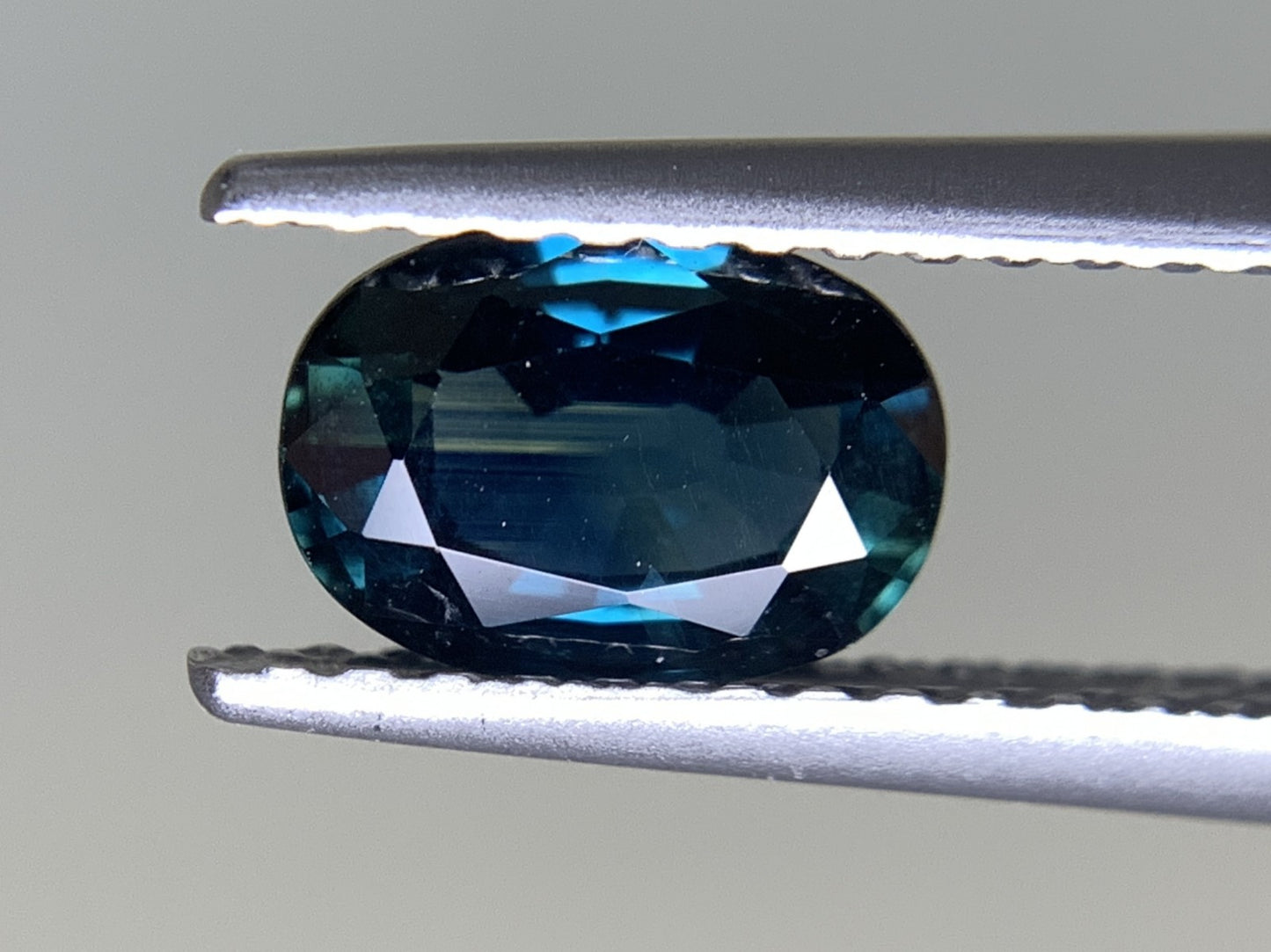 サファイア 1.084ct 宝石ソーティング付き  6.9㎜×5.0㎜×3.1㎜   ルース（ 裸石 ） 2303Y