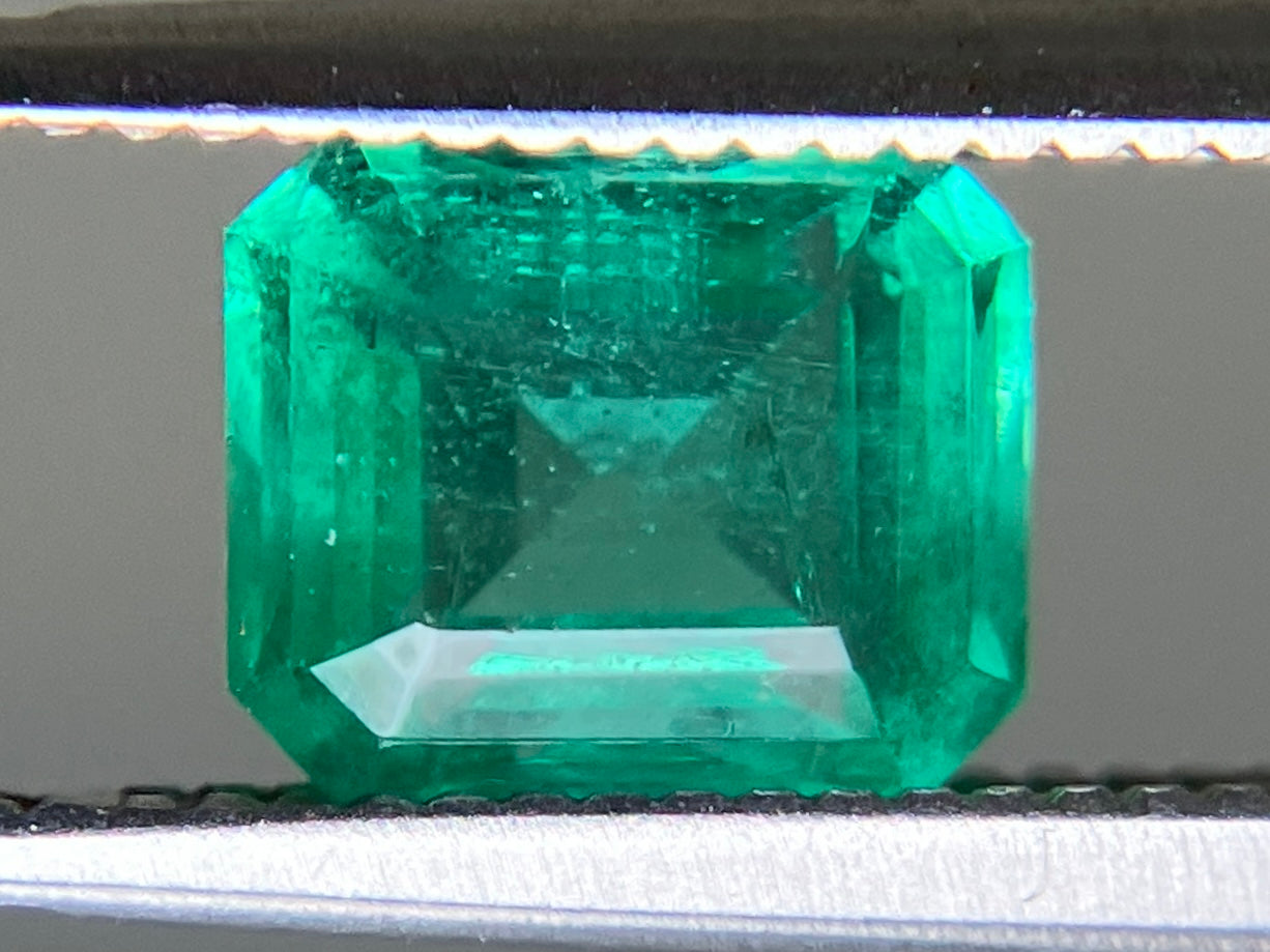 エメラルド 天然 1.080ct 中央宝石ソーティング付き 6.34㎜×5.54㎜×4.07㎜ ルース（ 裸石 ） 6553YY