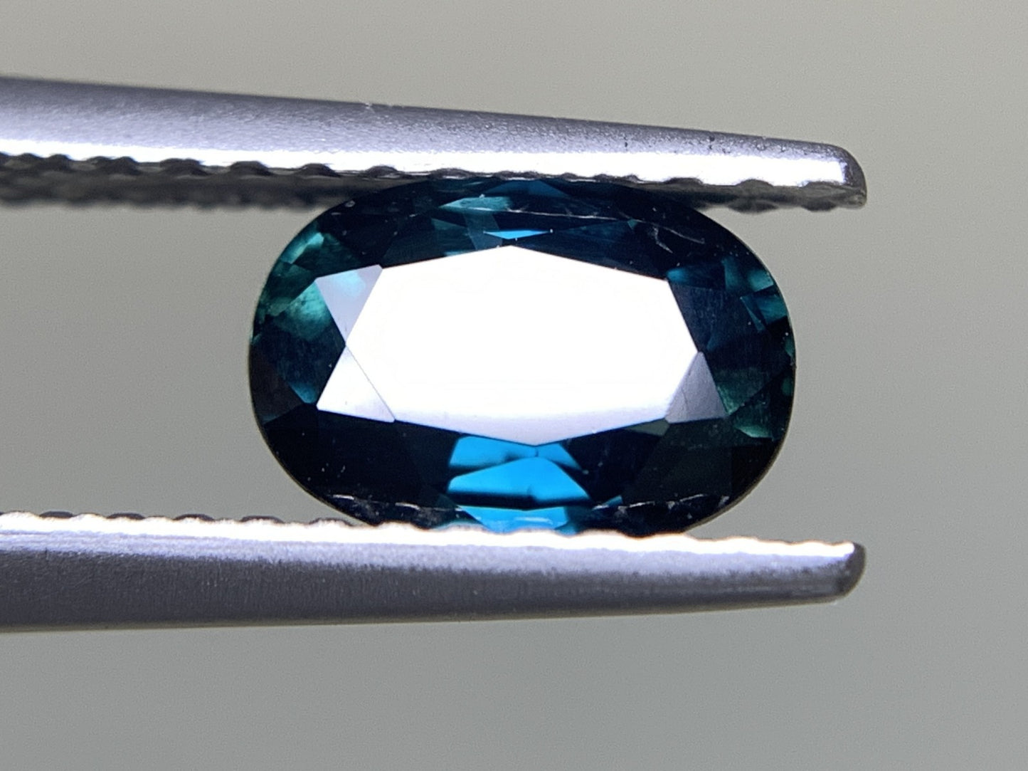 サファイア 1.084ct 宝石ソーティング付き  6.9㎜×5.0㎜×3.1㎜   ルース（ 裸石 ） 2303Y