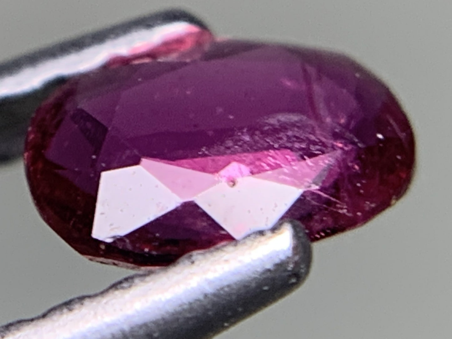 ルビー 天然 0.362ct 宝石ソーティング付き 5.3㎜×3.7㎜×1.7㎜ ルース（ 裸石 ） 7612Y