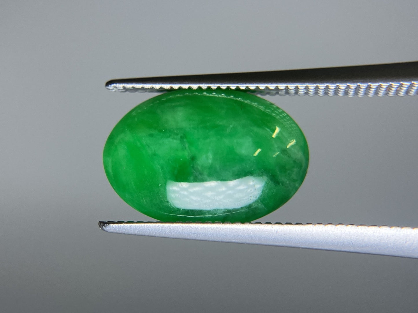 翡翠 4.057ct 宝石ソーティング付き 12.9㎜×8.8㎜×4.0㎜ ルース（ 裸石 ） 4044S