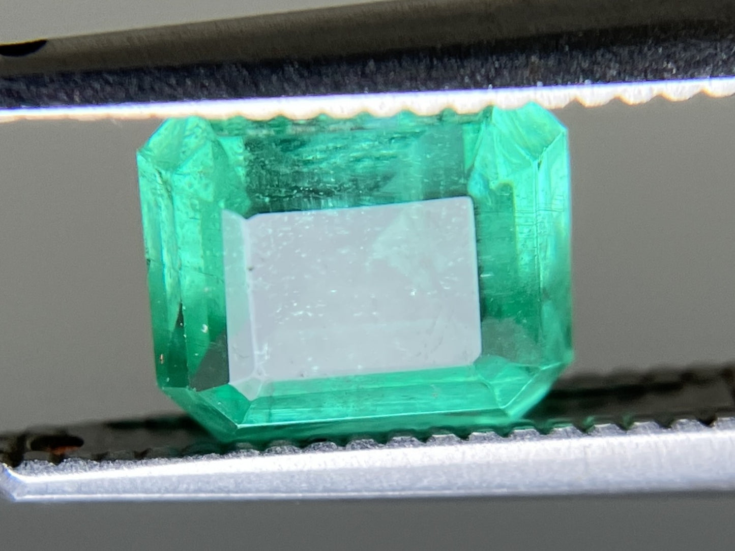 エメラルド 天然 1.080ct 中央宝石ソーティング付き 6.34㎜×5.54㎜×4.07㎜ ルース（ 裸石 ） 6553YY