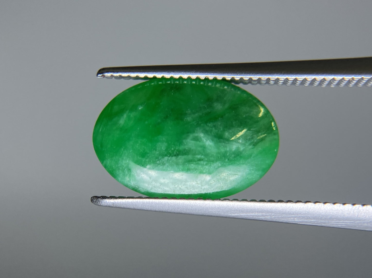 翡翠 4.057ct 宝石ソーティング付き 12.9㎜×8.8㎜×4.0㎜ ルース（ 裸石 ） 4044S