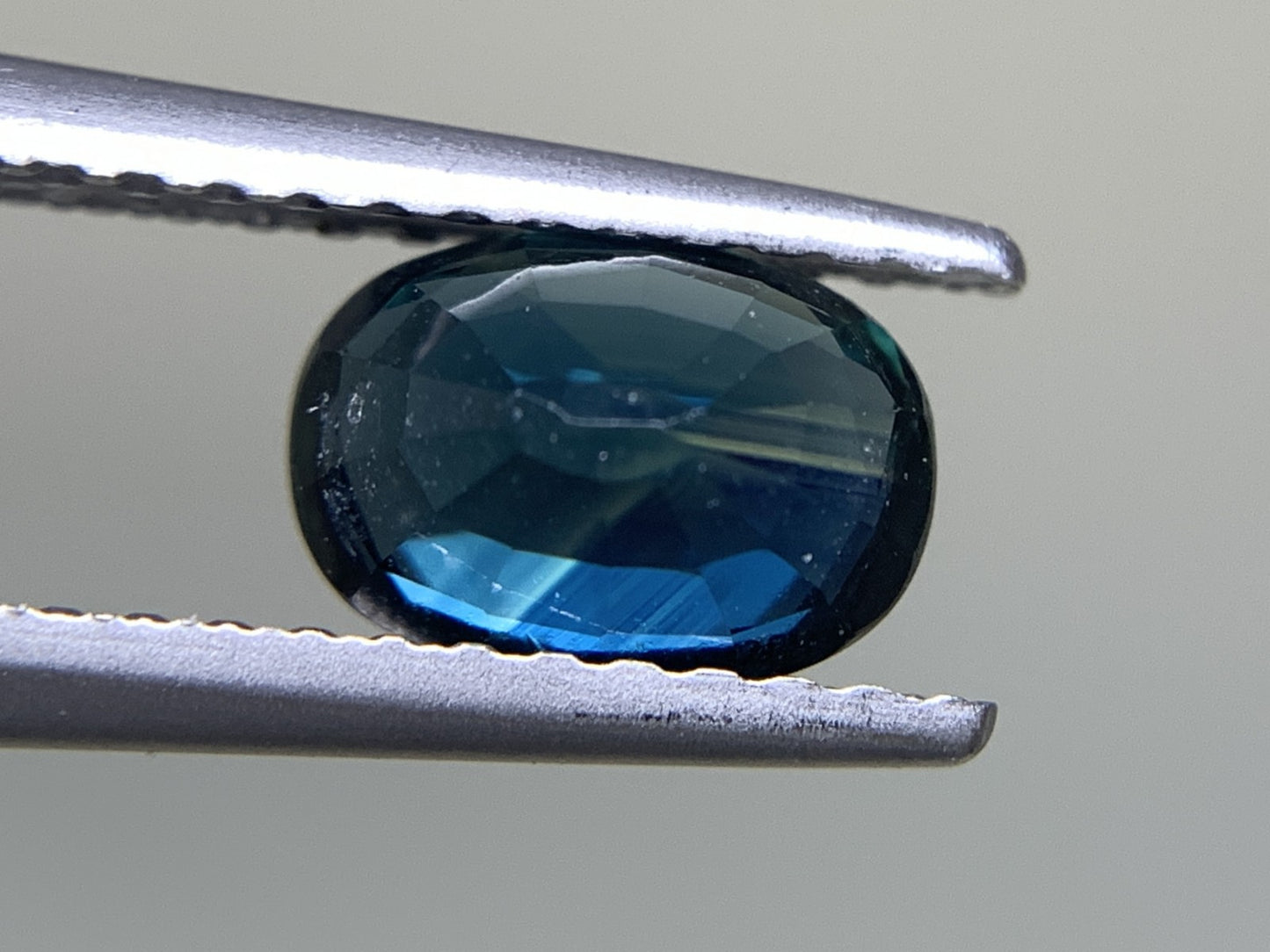 サファイア 1.084ct 宝石ソーティング付き  6.9㎜×5.0㎜×3.1㎜   ルース（ 裸石 ） 2303Y