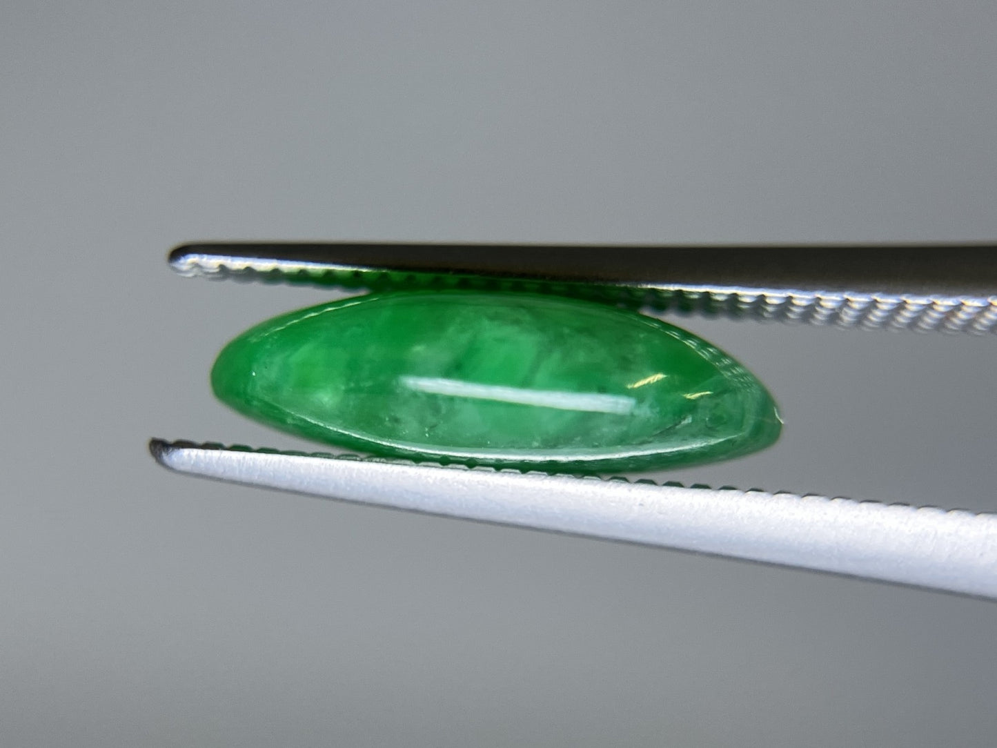 翡翠 4.057ct 宝石ソーティング付き 12.9㎜×8.8㎜×4.0㎜ ルース（ 裸石 ） 4044S