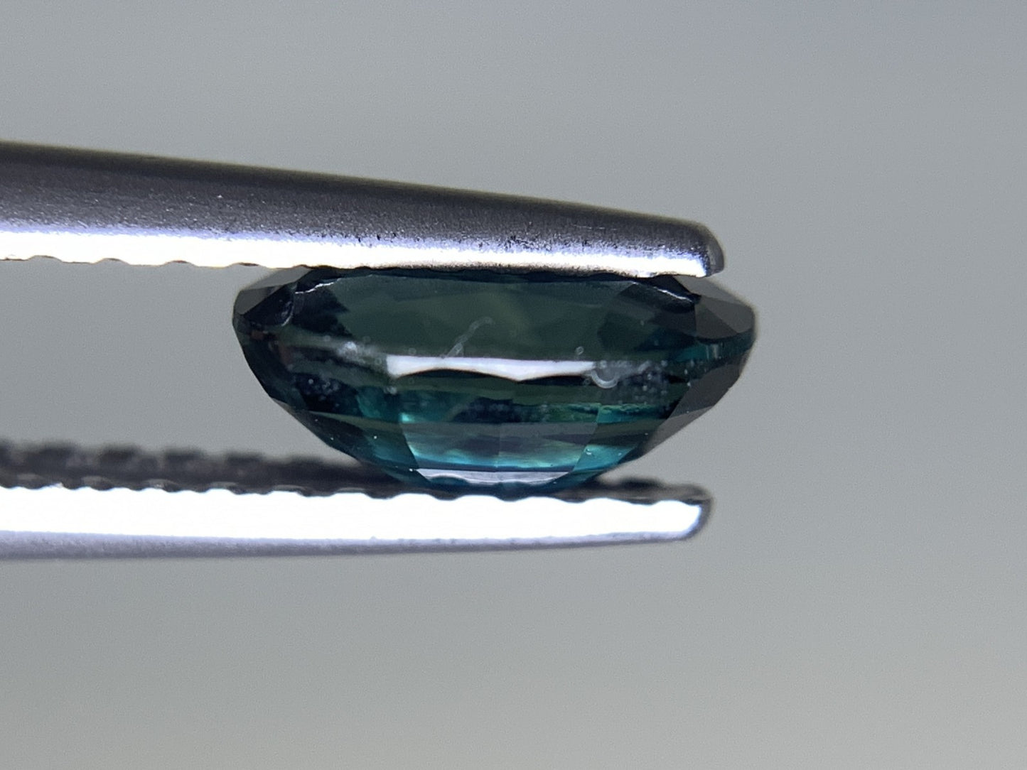 サファイア 1.084ct 宝石ソーティング付き  6.9㎜×5.0㎜×3.1㎜   ルース（ 裸石 ） 2303Y