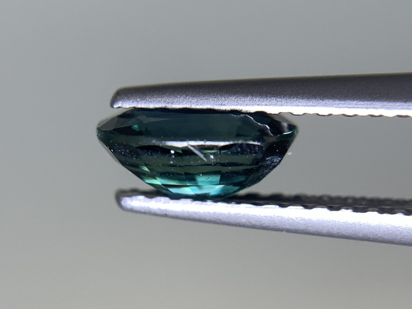 サファイア 1.084ct 宝石ソーティング付き  6.9㎜×5.0㎜×3.1㎜   ルース（ 裸石 ） 2303Y