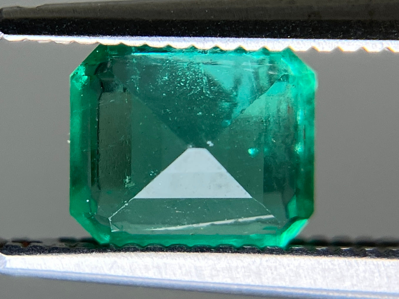 エメラルド 天然 1.080ct 中央宝石ソーティング付き 6.34㎜×5.54㎜×4.07㎜ ルース（ 裸石 ） 6553YY