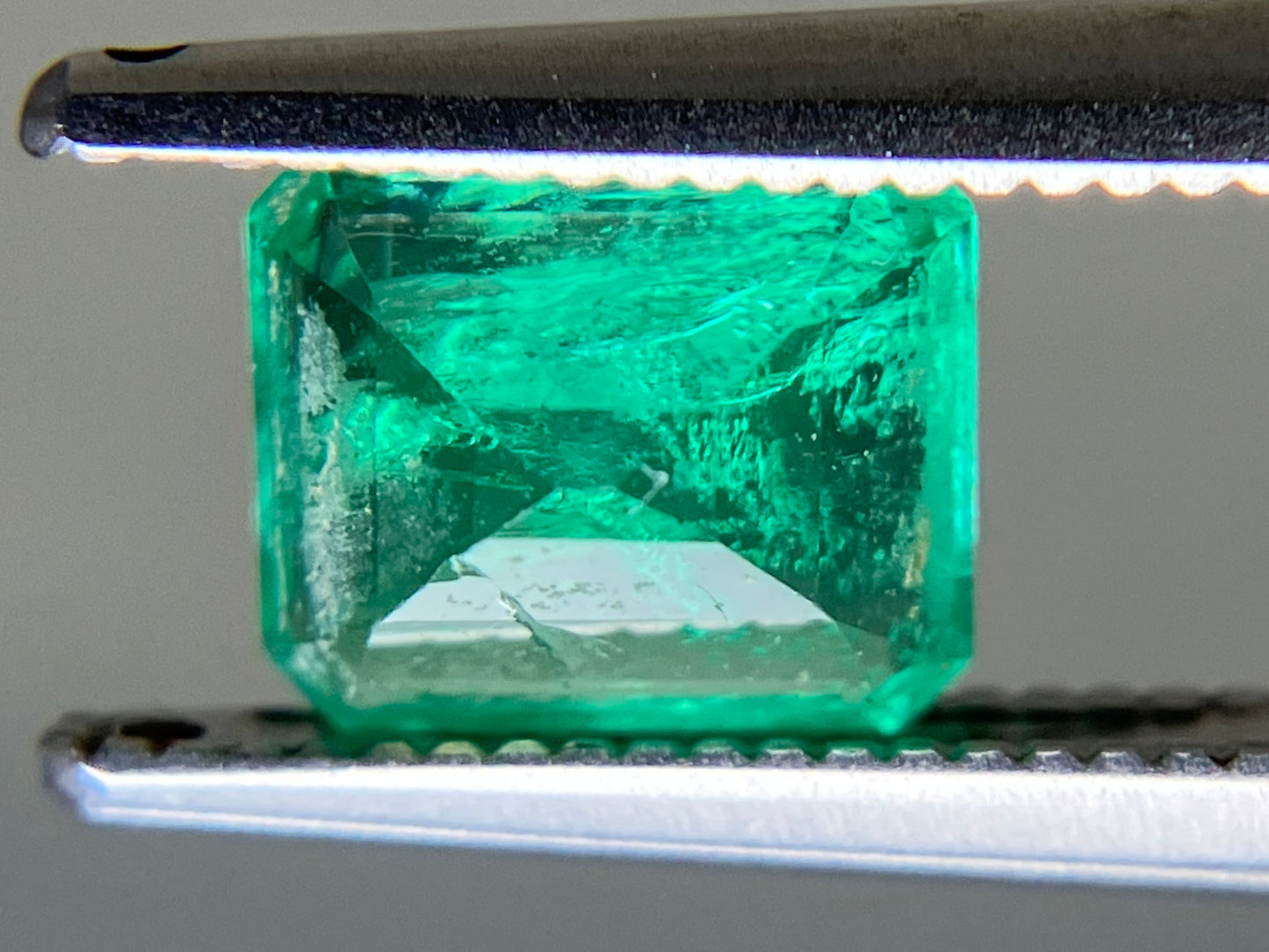 エメラルド 天然 1.014ct 中央宝石ソーティング付き 6.60㎜×5.58㎜×4.00㎜ ルース（ 裸石 ） 6558YY