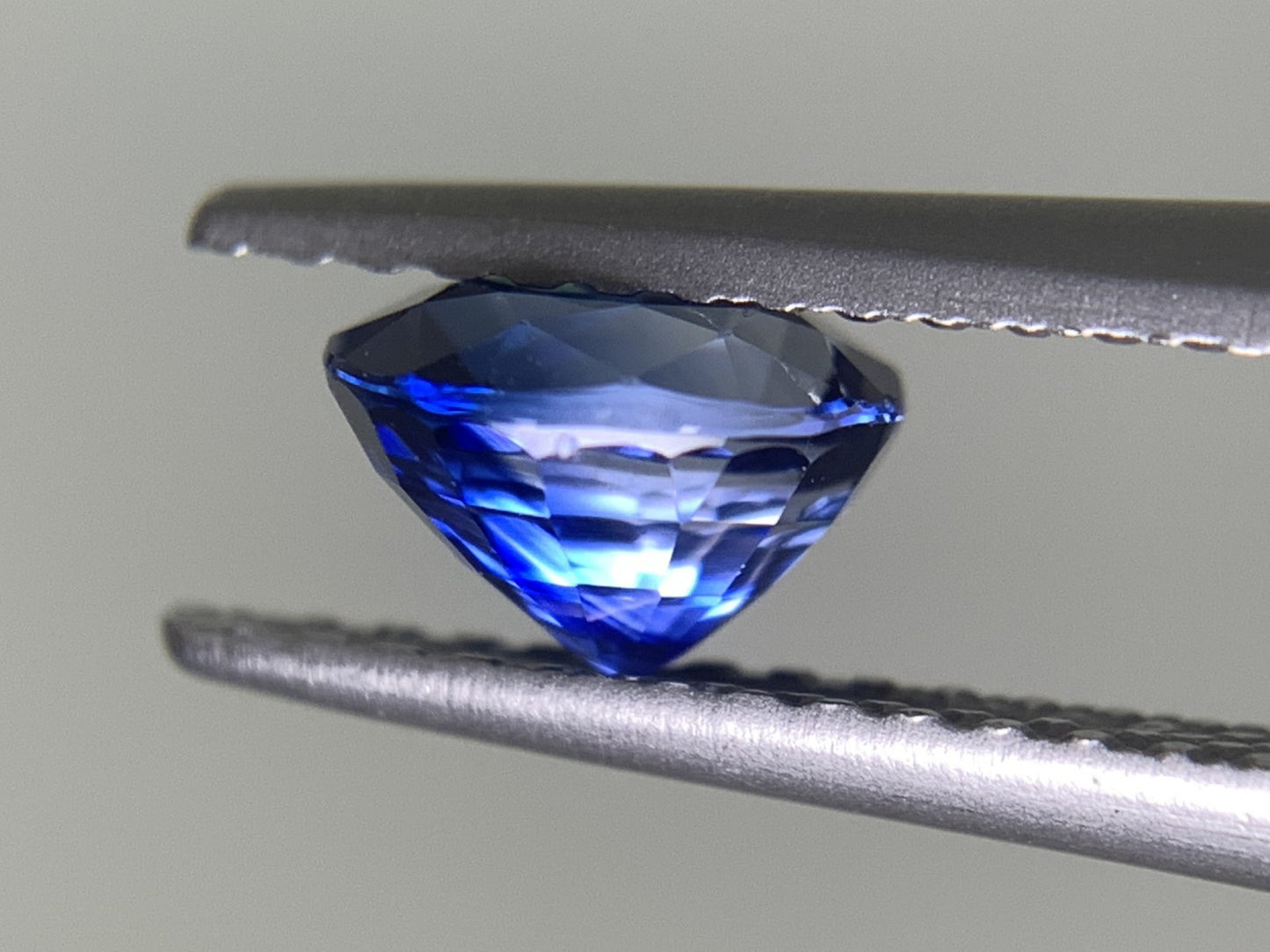 サファイア 天然  1.005ct  中央宝石ソーティング付き  5.96㎜×4.98㎜×4.06㎜  ルース（ 裸石 ） 5312Y