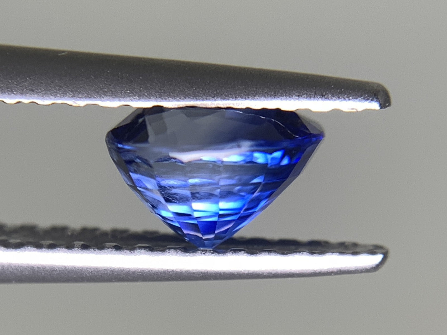 サファイア 天然  1.005ct  中央宝石ソーティング付き  5.96㎜×4.98㎜×4.06㎜  ルース（ 裸石 ） 5312Y