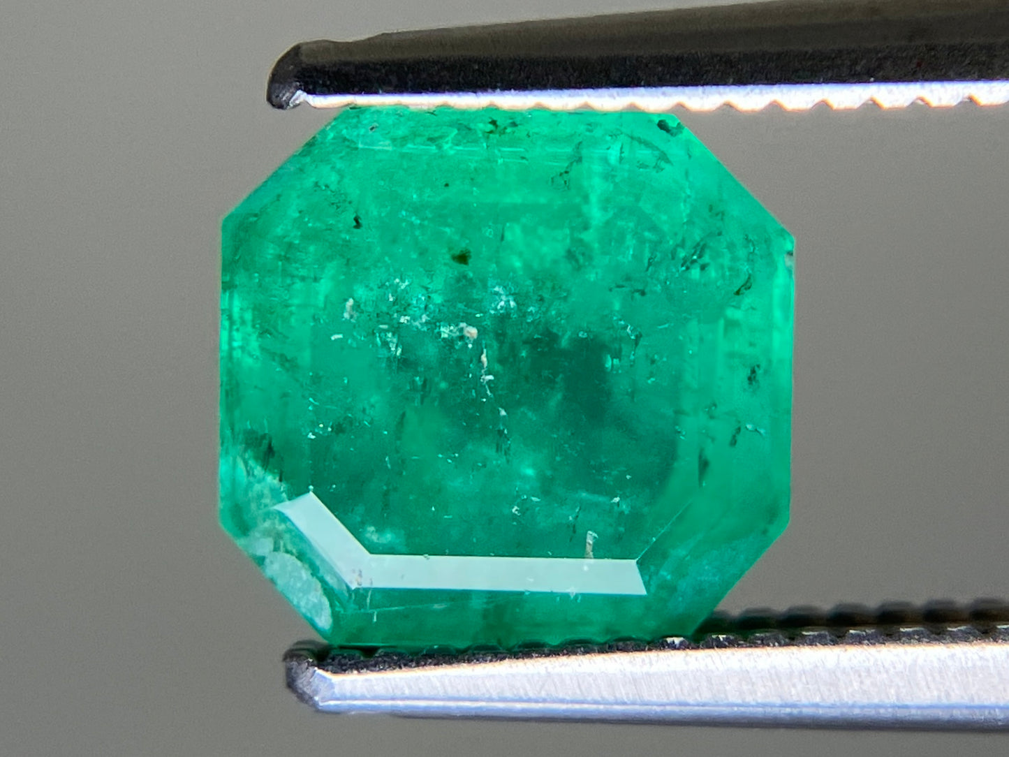 エメラルド 天然 1.500ct 宝石ソーティング付き 6.9㎜×7.3㎜×4.0㎜ ルース（ 裸石 ） 6613YY