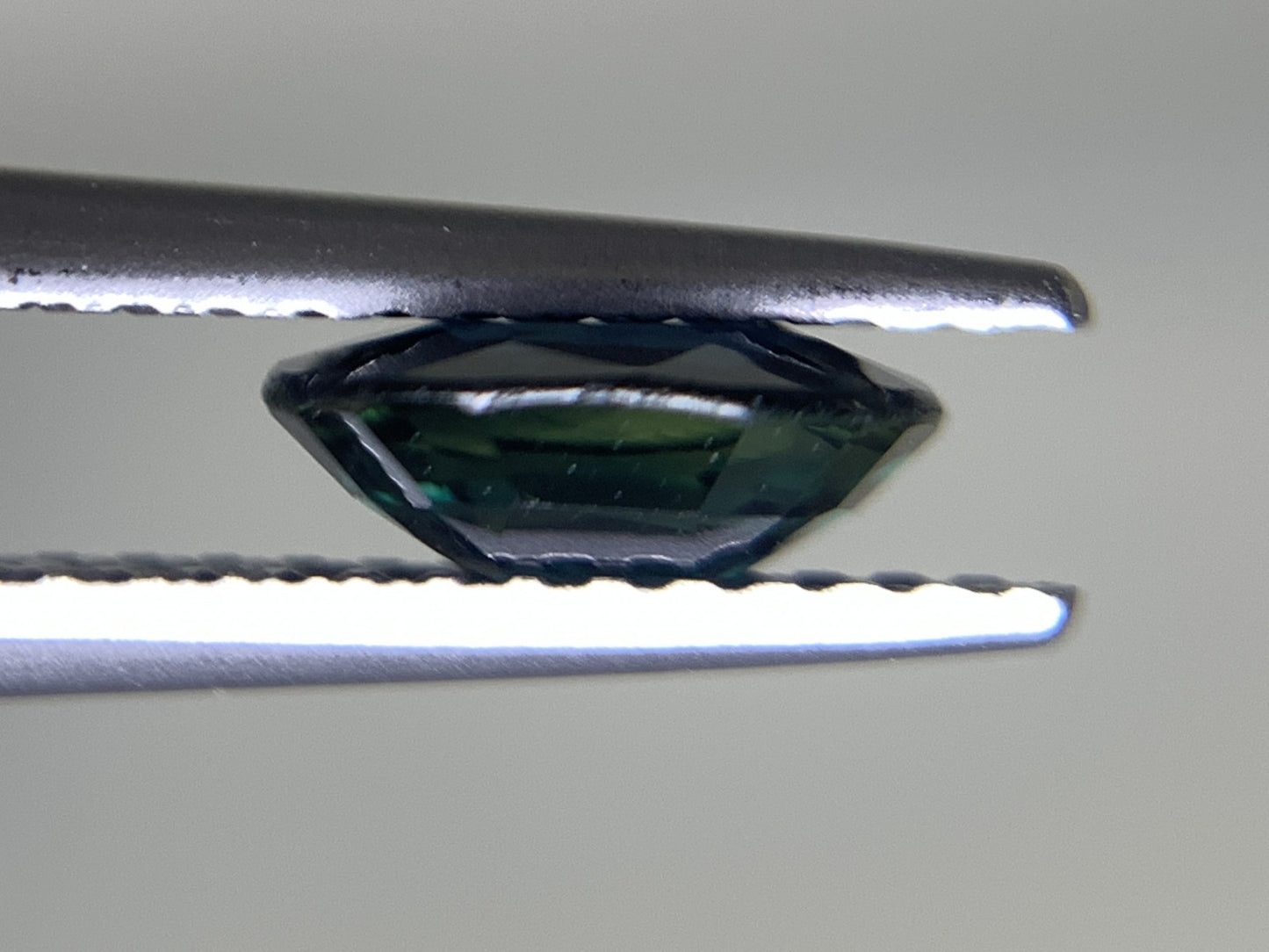 サファイア 1.133ct 宝石ソーティング付き  7.0㎜×6.3㎜×2.7㎜   ルース（ 裸石 ） 2338Y