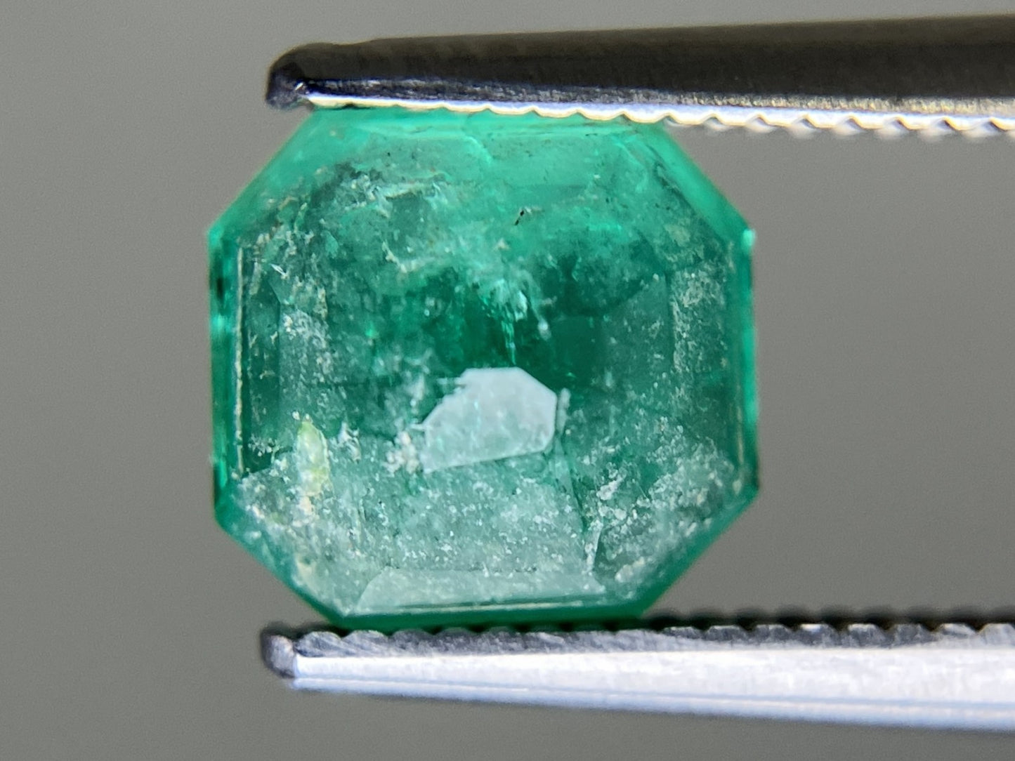 エメラルド 天然 1.500ct 宝石ソーティング付き 6.9㎜×7.3㎜×4.0㎜ ルース（ 裸石 ） 6613YY