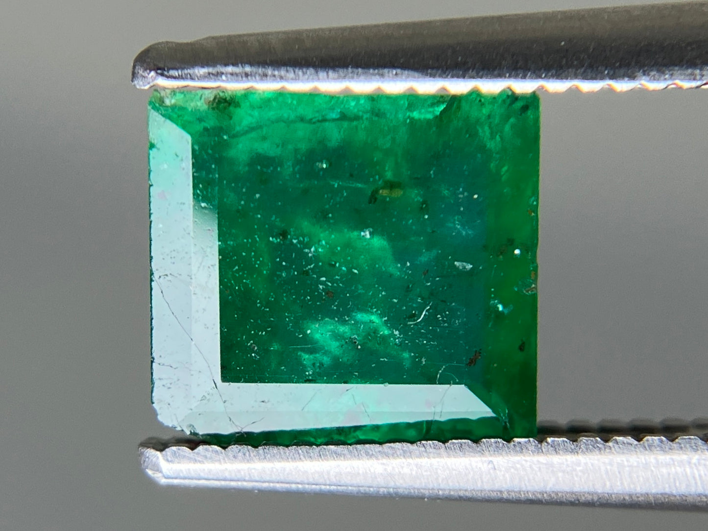 エメラルド 天然 1.581ct 宝石ソーティング付き 7.3㎜×6.8㎜×3.3㎜ ルース（ 裸石 ） 6645YY