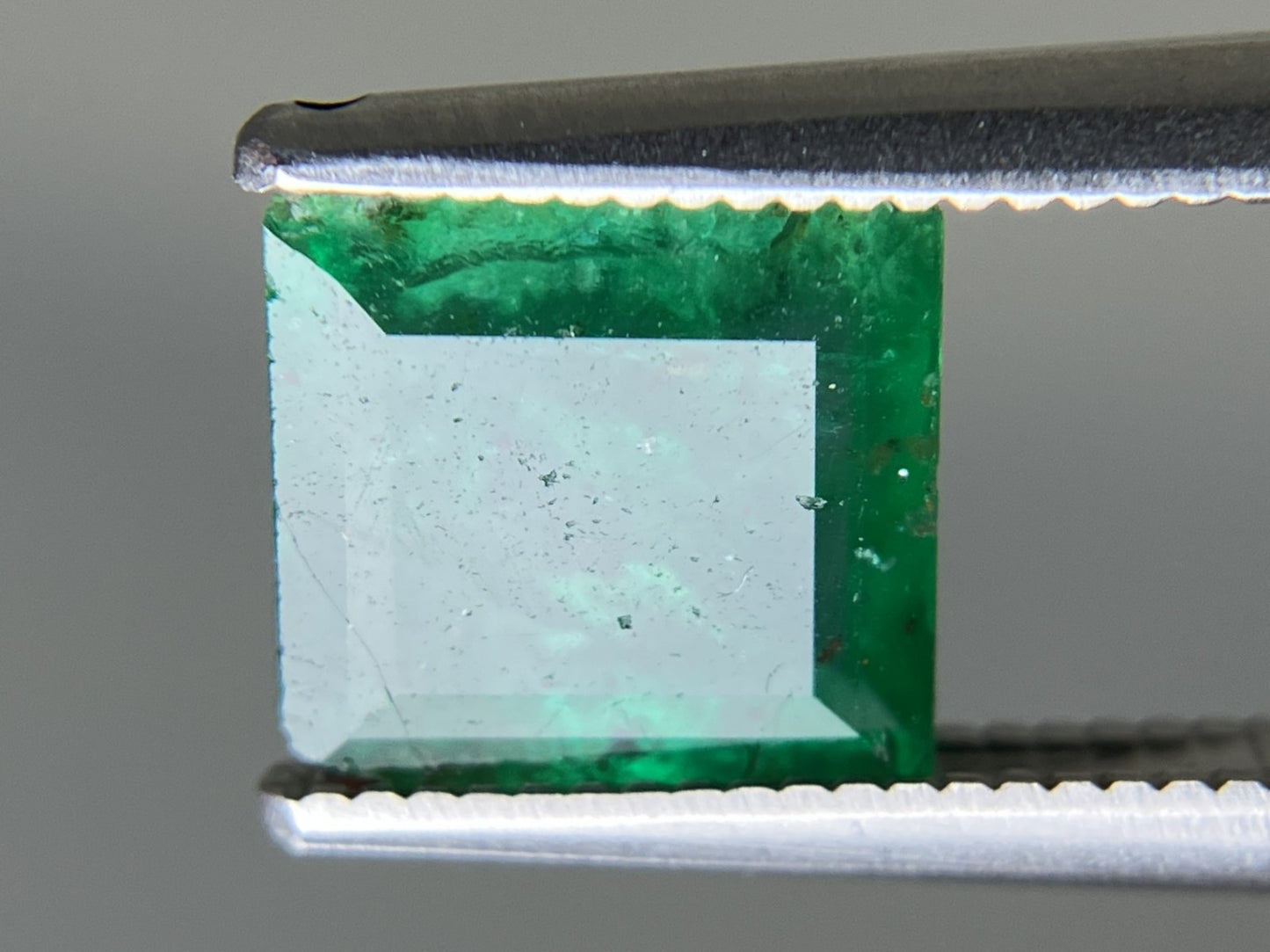 エメラルド 天然 1.581ct 宝石ソーティング付き 7.3㎜×6.8㎜×3.3㎜ ルース（ 裸石 ） 6645YY
