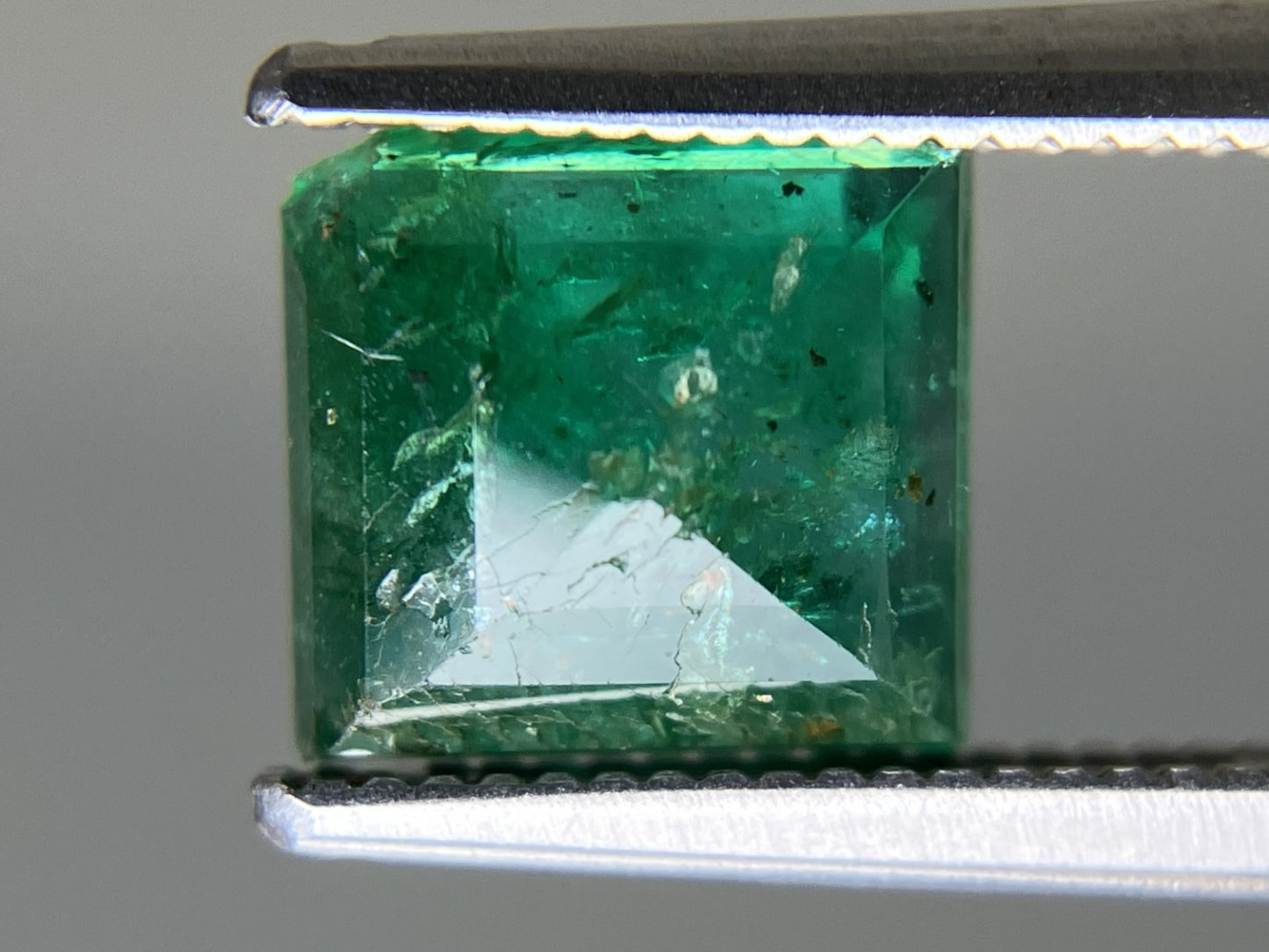 エメラルド 天然 1.581ct 宝石ソーティング付き 7.3㎜×6.8㎜×3.3㎜ ルース（ 裸石 ） 6645YY
