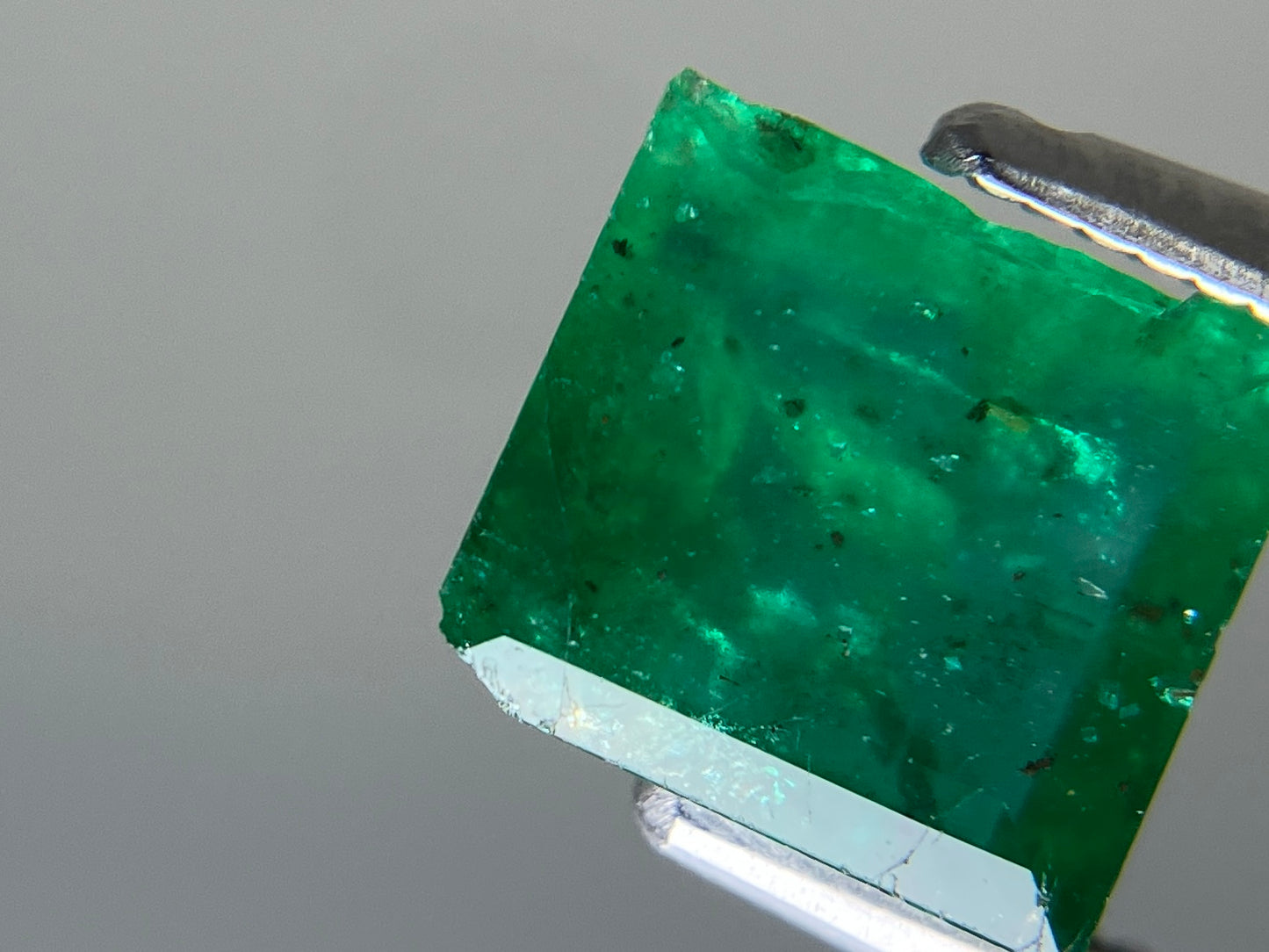 エメラルド 天然 1.581ct 宝石ソーティング付き 7.3㎜×6.8㎜×3.3㎜ ルース（ 裸石 ） 6645YY